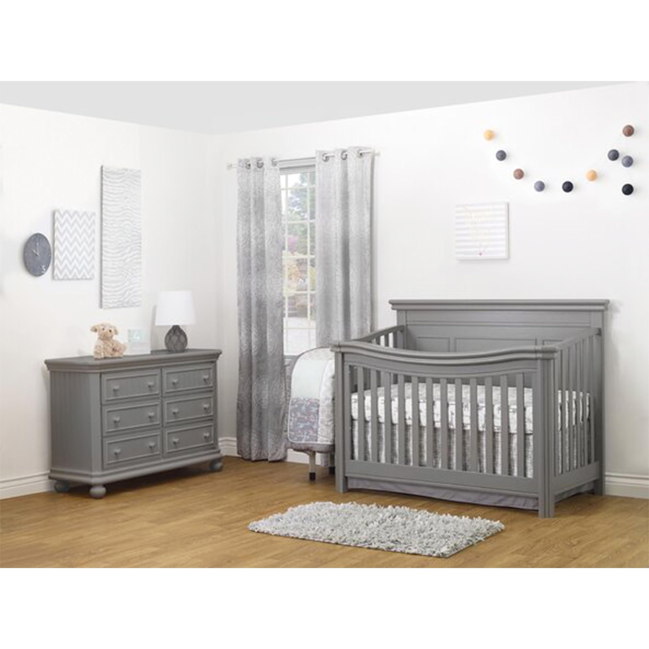 Sorelle Finley Lux Flat Top Crib - Modern Baby Crib with Adjustable Mattress Height, White Finish | Perfect for Nursery, Daycare & Gift Registry