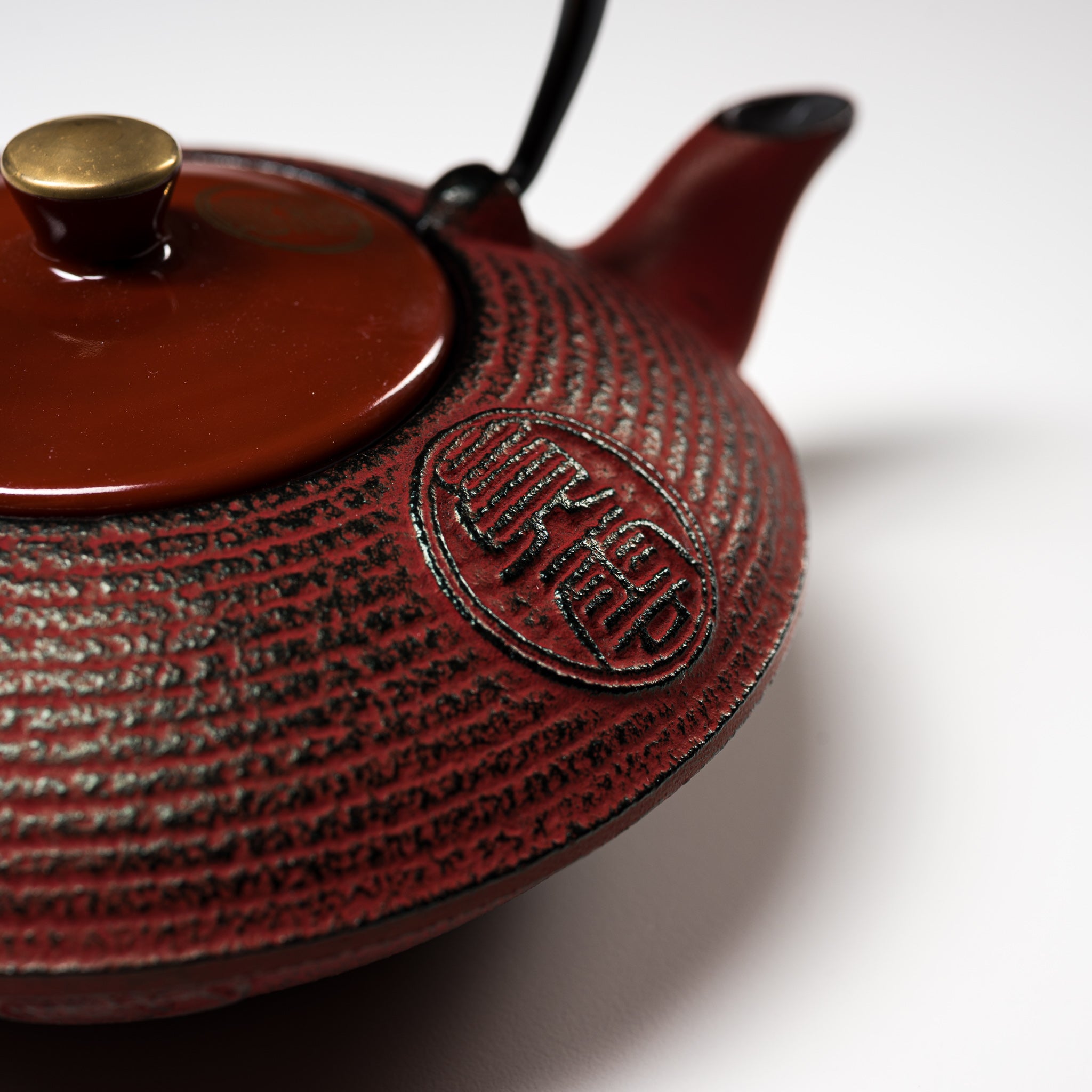 Premium Japanese Cast Iron Teapot - Authentic Kyo Kiyomizu Ware, Red Kumo Design, 410ml Capacity, Nanbu Ironware - Perfect for Tea Ceremonies, Home Decor & Gift Giving