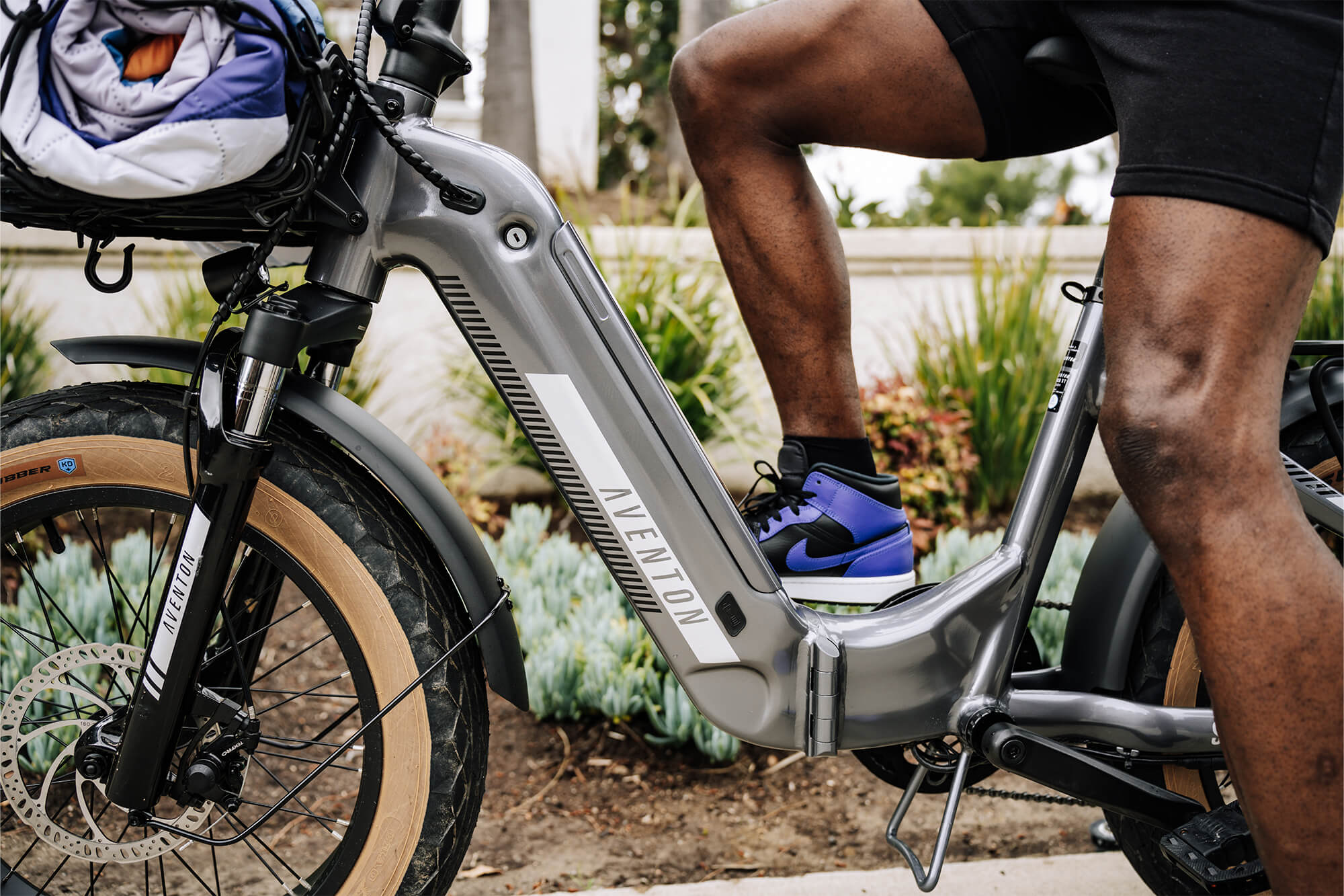 AVENTON Sinch.2 Folding Electric Bike - 500W Motor, 20