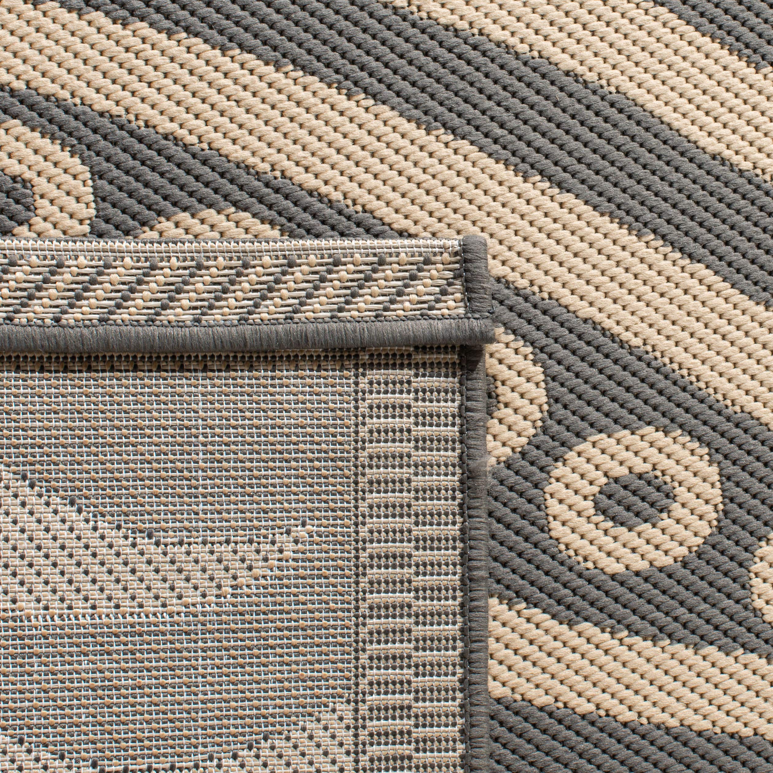 SAFAVIEH Courtyard Collection 7'10