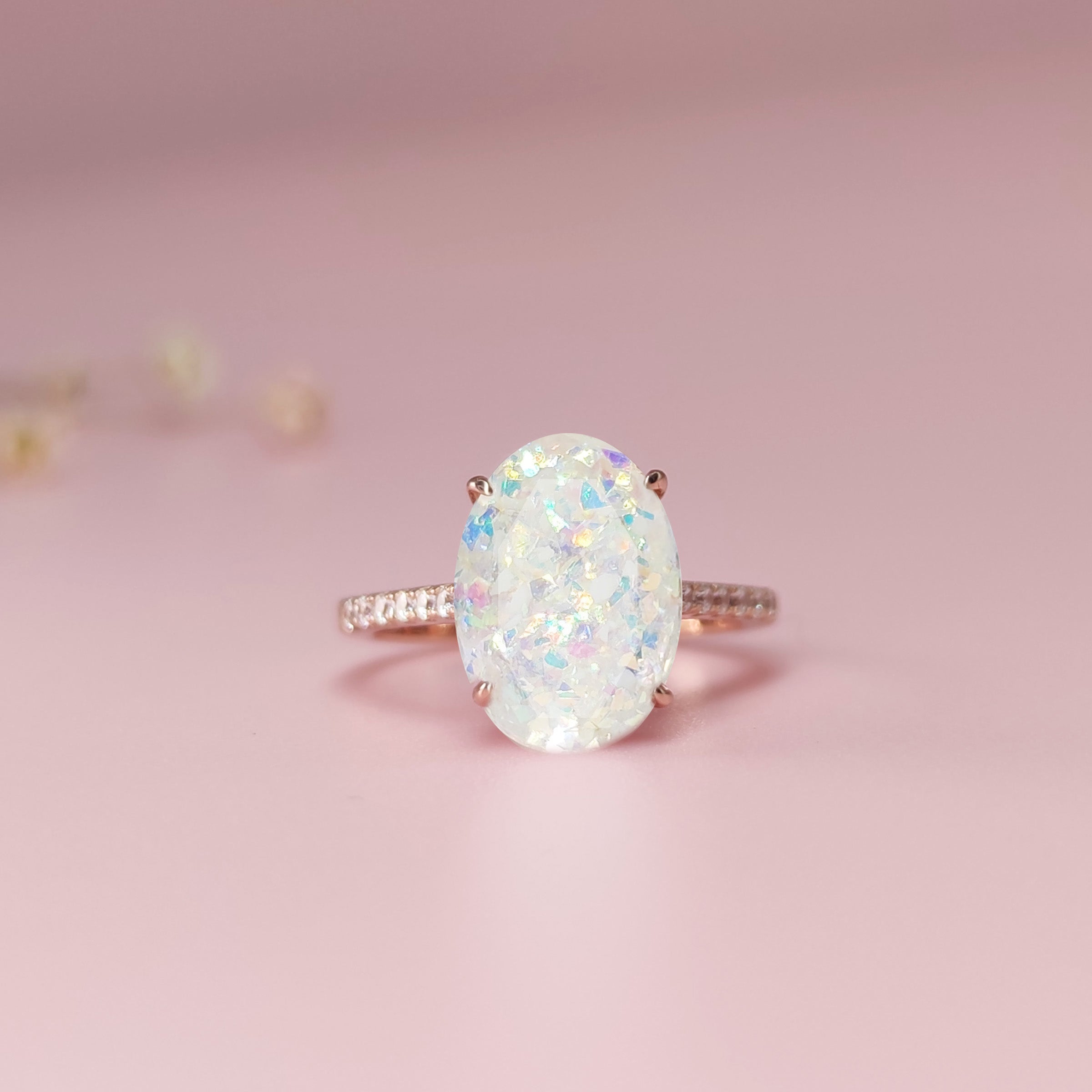 Elegant Oval Ashes Ring for Memorial Keepsake - Perfect for Honoring Loved Ones & Cherished Memories