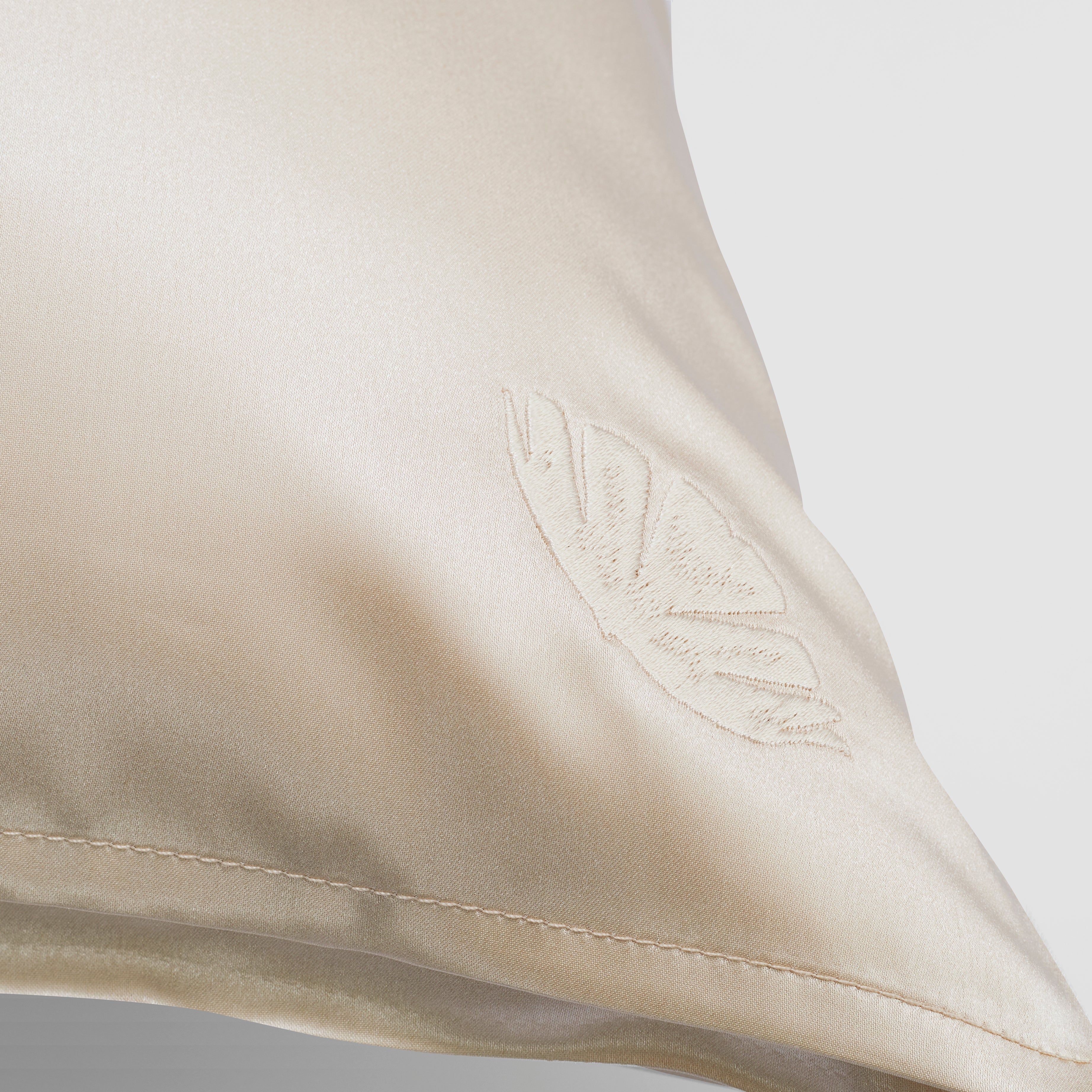 La Seta Silk Pillowcase with Embroidery - 100% Mulberry Silk Pillow Cover for Hair & Skin Care, Anti-Wrinkle & Hypoallergenic - Perfect for Beauty Sleep & Luxury Bedding