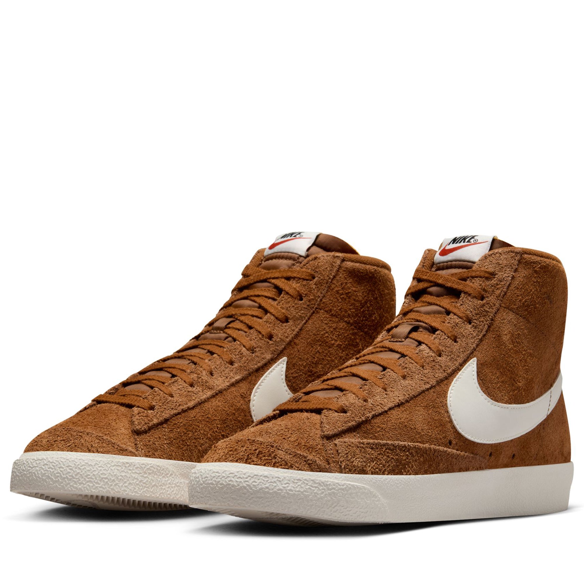 Nike Blazer Mid '77 Premium Sneakers - Light British Tan/Sail - Retro Basketball Shoes for Men & Women - Perfect for Casual Wear, Street Style & Vintage Fashion