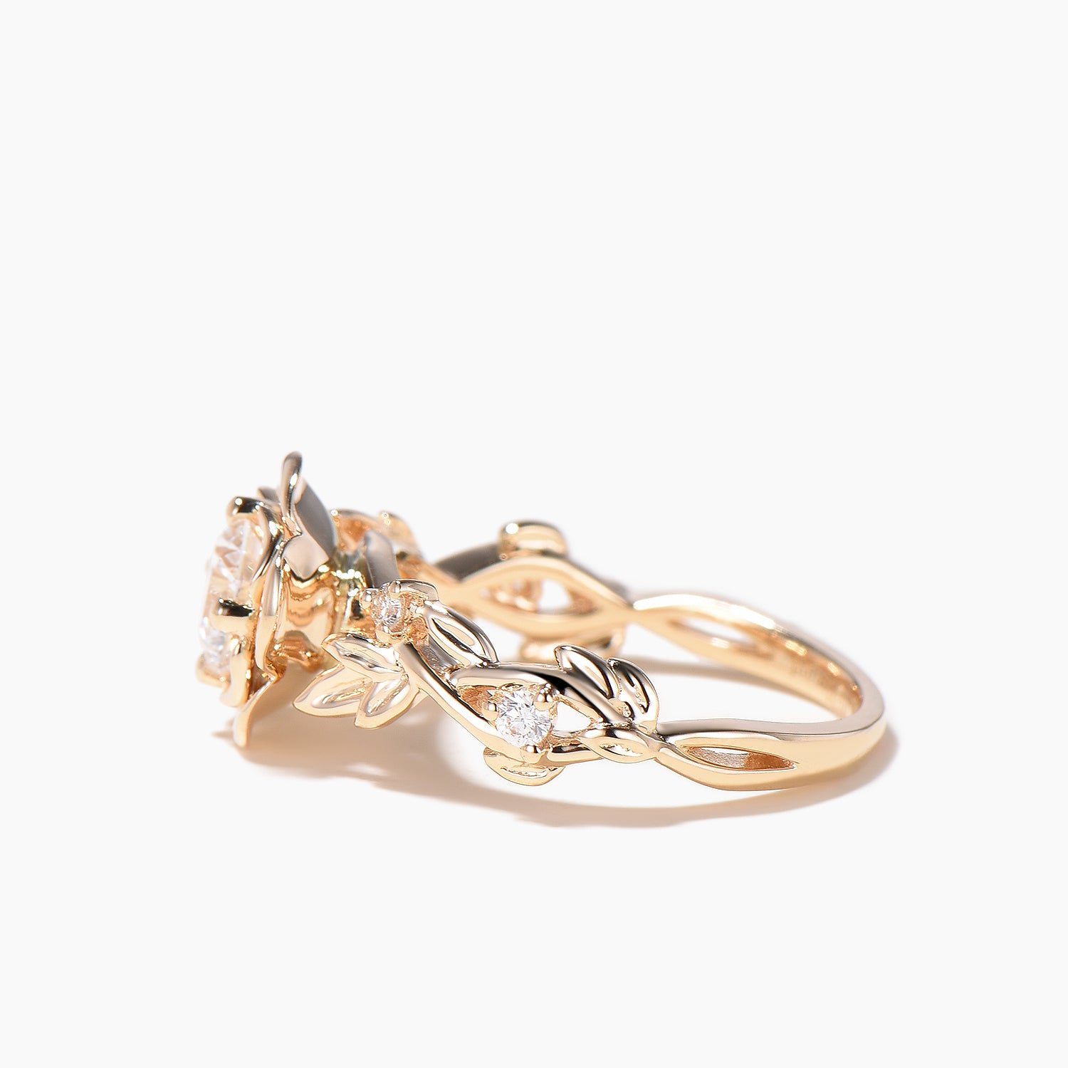 Round Cut Moissanite Floral Engagement Ring - Diamond Leaf Branch Twisted Wedding Band for Women | Perfect for Proposals, Anniversaries & Romantic Occasions