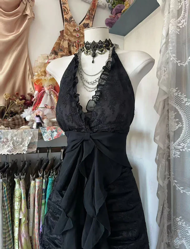 Elegant Black Halter V-Neck Long Prom Dress with Lace Details - Perfect for Evening Gowns, Formal Events & Special Occasions - Style J5943
