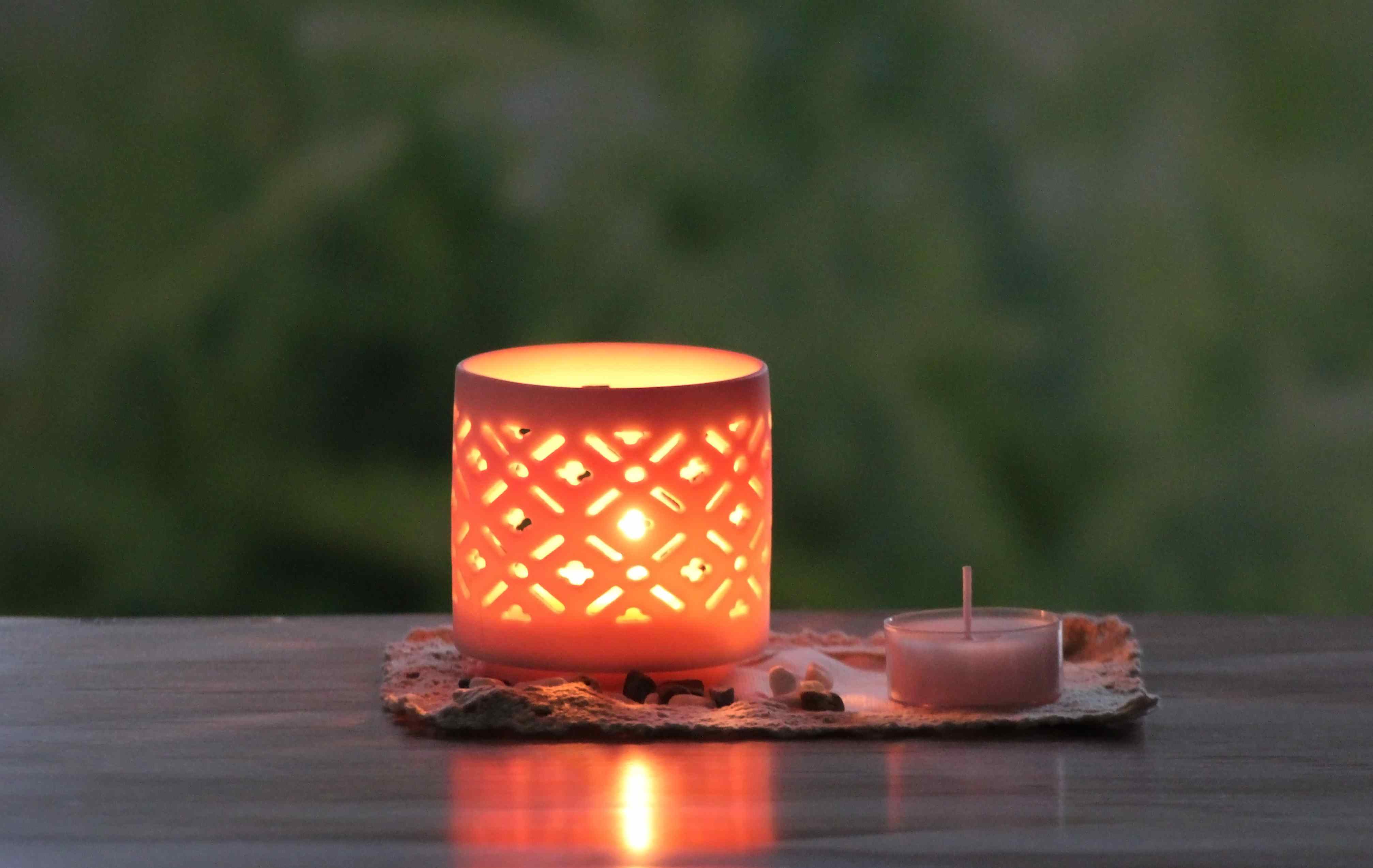 Luxury Rose Scented Candle - Natural Soy Wax, Long Lasting Fragrance for Relaxation & Romance - Perfect for Home, Spa, Bathroom & Bedroom Decor