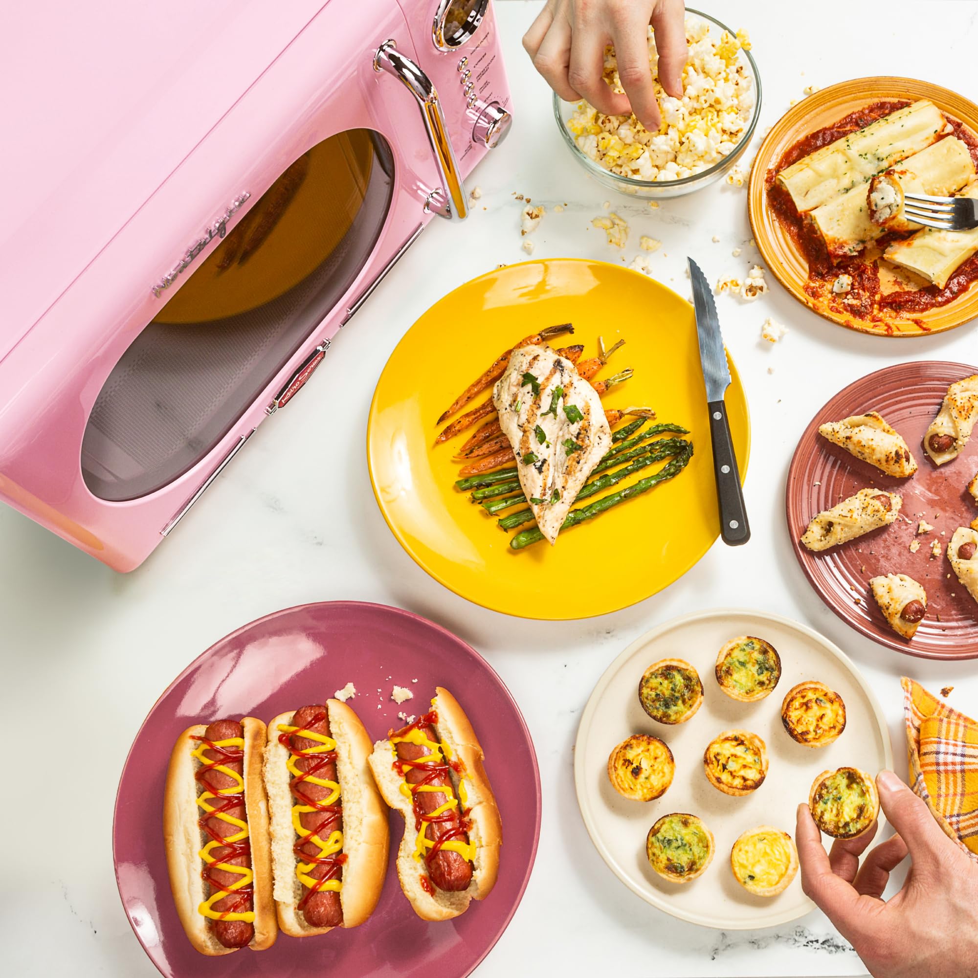 Retro Pink 0.7 Cu. Ft. 700-Watt Compact Countertop Microwave Oven with LED Digital Display & Child Lock - Easy Clean Interior - Perfect for Dorms, Small Kitchens & Office Break Rooms