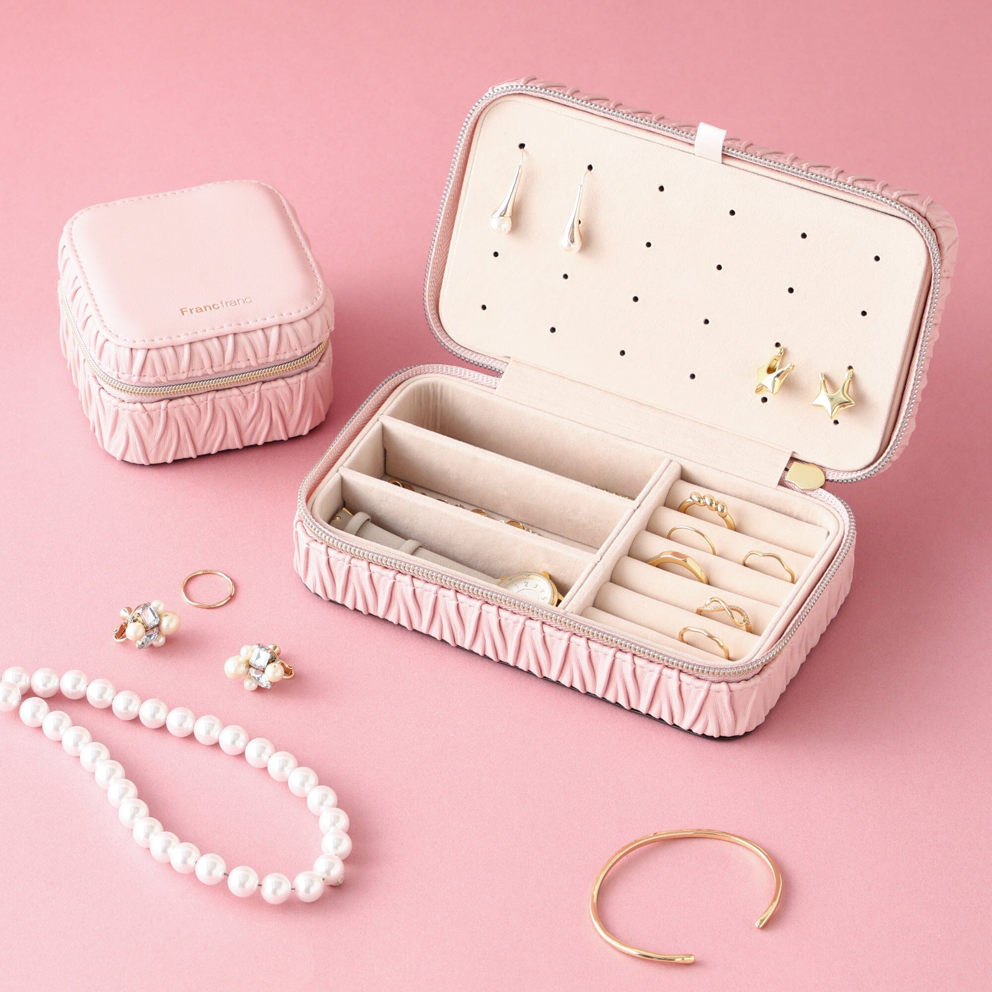 Elegant Embossed Travel Jewelry Box - Medium Size, Soft Pink - Perfect for Organizing Necklaces, Rings & Earrings on Trips