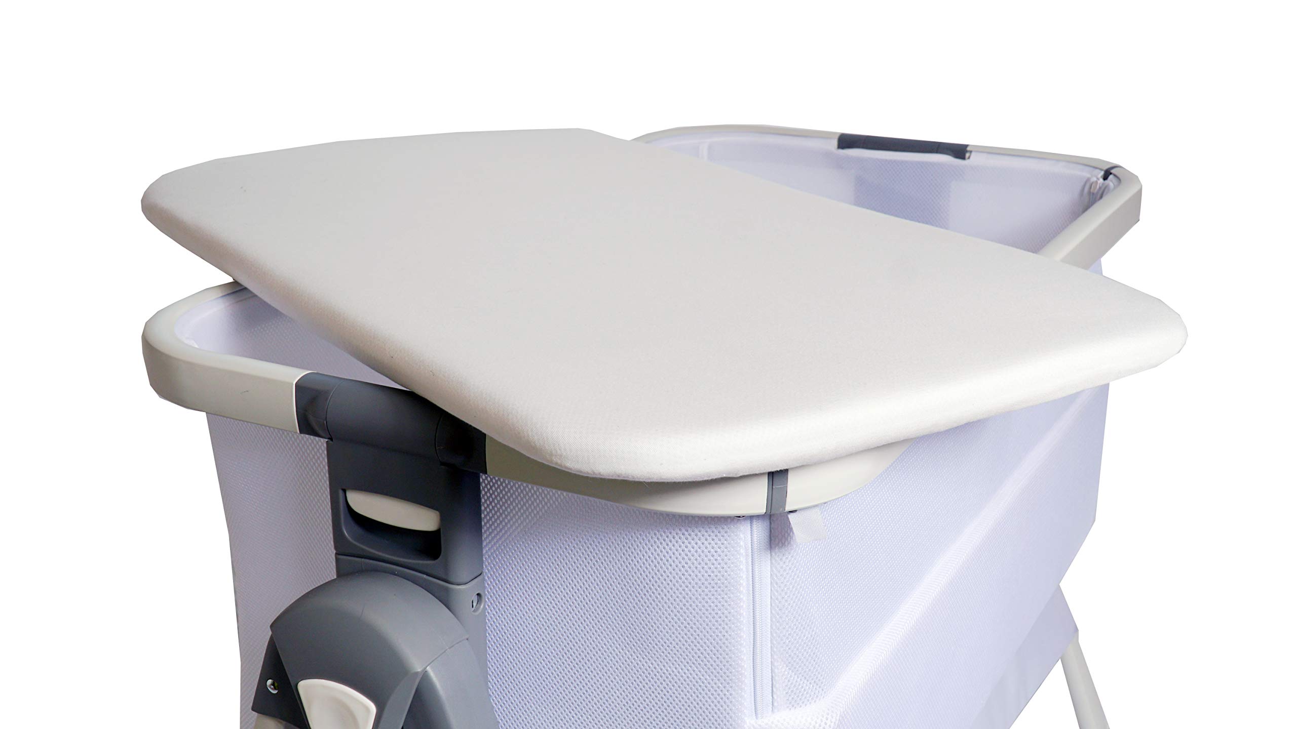 Venice Child California Dreaming Bedside Crib Bassinet with Travel Case - Adjustable Height, Removable Bamboo Mattress & Sheet, Easy to Clean (White) | Perfect for Nursery, Co-Sleeping & Travel