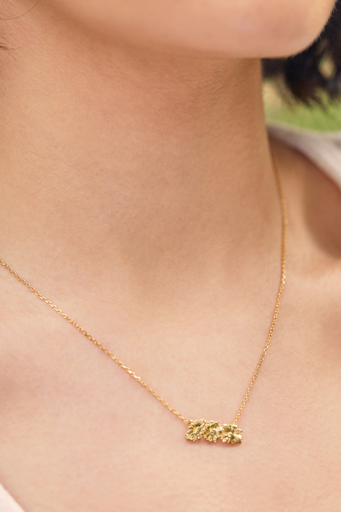 Trio Daisy Necklace - Elegant Floral Jewelry for Women | Perfect for Everyday Wear, Gifts & Special Occasions