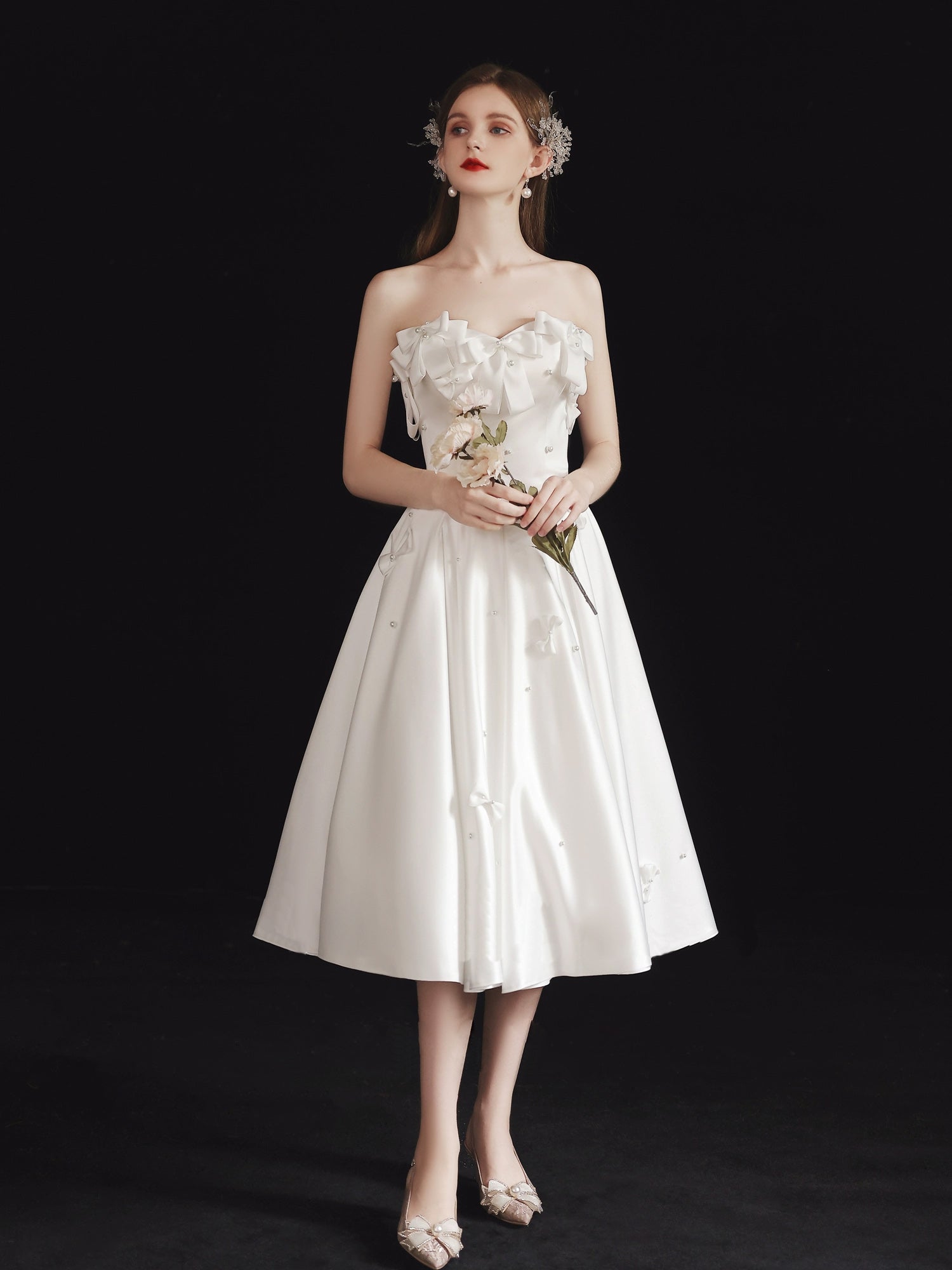 Elegant A-Line Sweetheart Neck Satin White Short Prom Dress | Homecoming Party Dress for Teens | Perfect for Prom Night, Homecoming Dance & Special Occasions