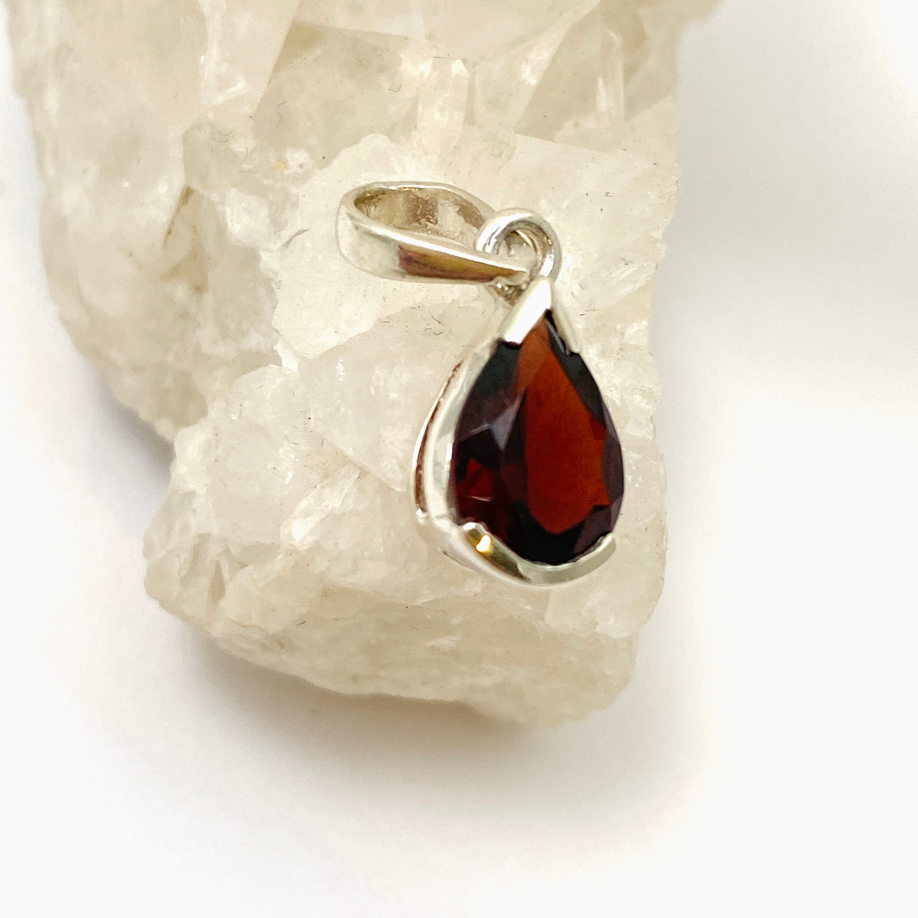 Garnet Teardrop Faceted Pendant Necklace PPGJ939 - Elegant Jewelry Gift for Women, Perfect for Weddings, Parties & Special Occasions