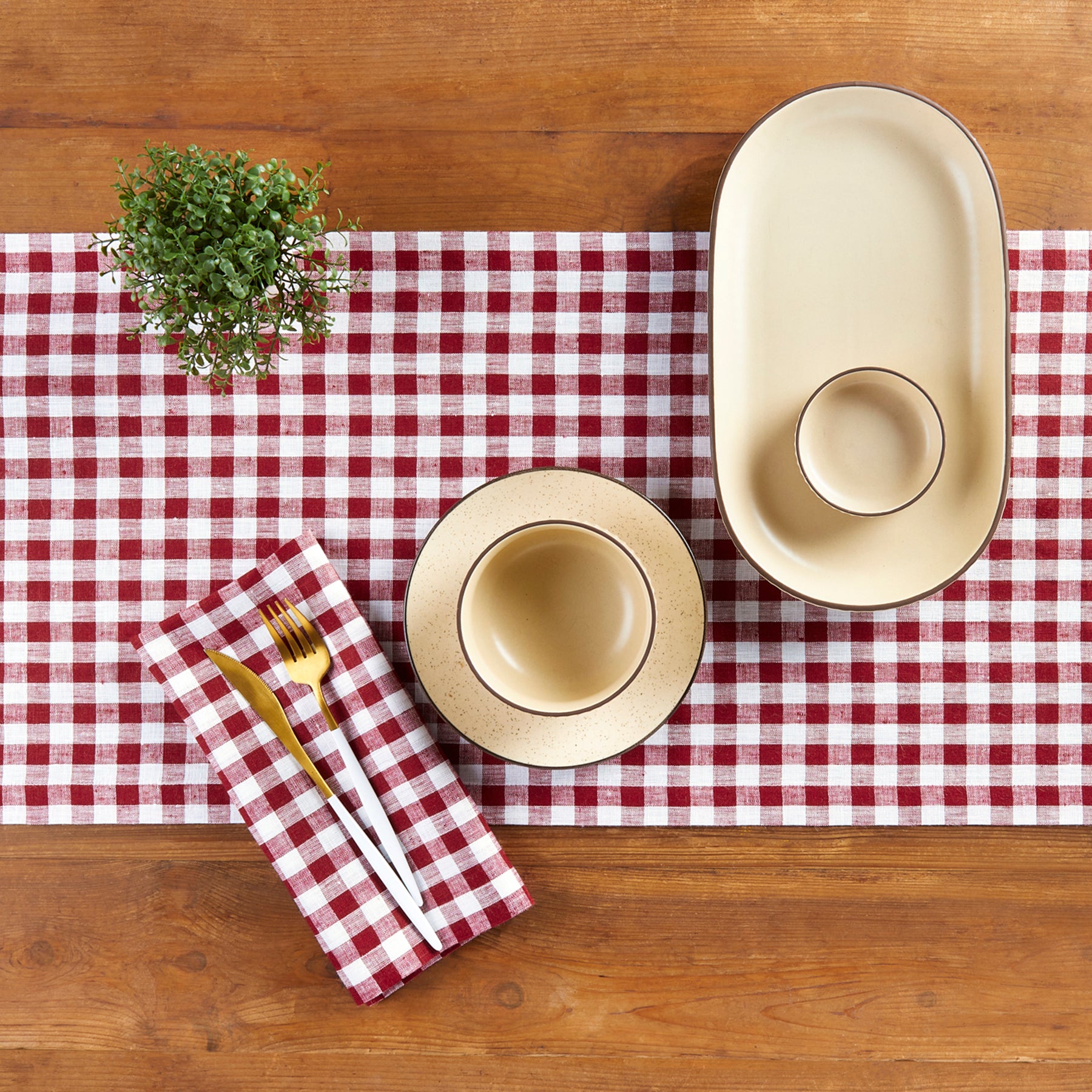 Stylish Gingham Table Runner for Dining & Kitchen Decor - Perfect for Farmhouse, Rustic, and Country Style Tables