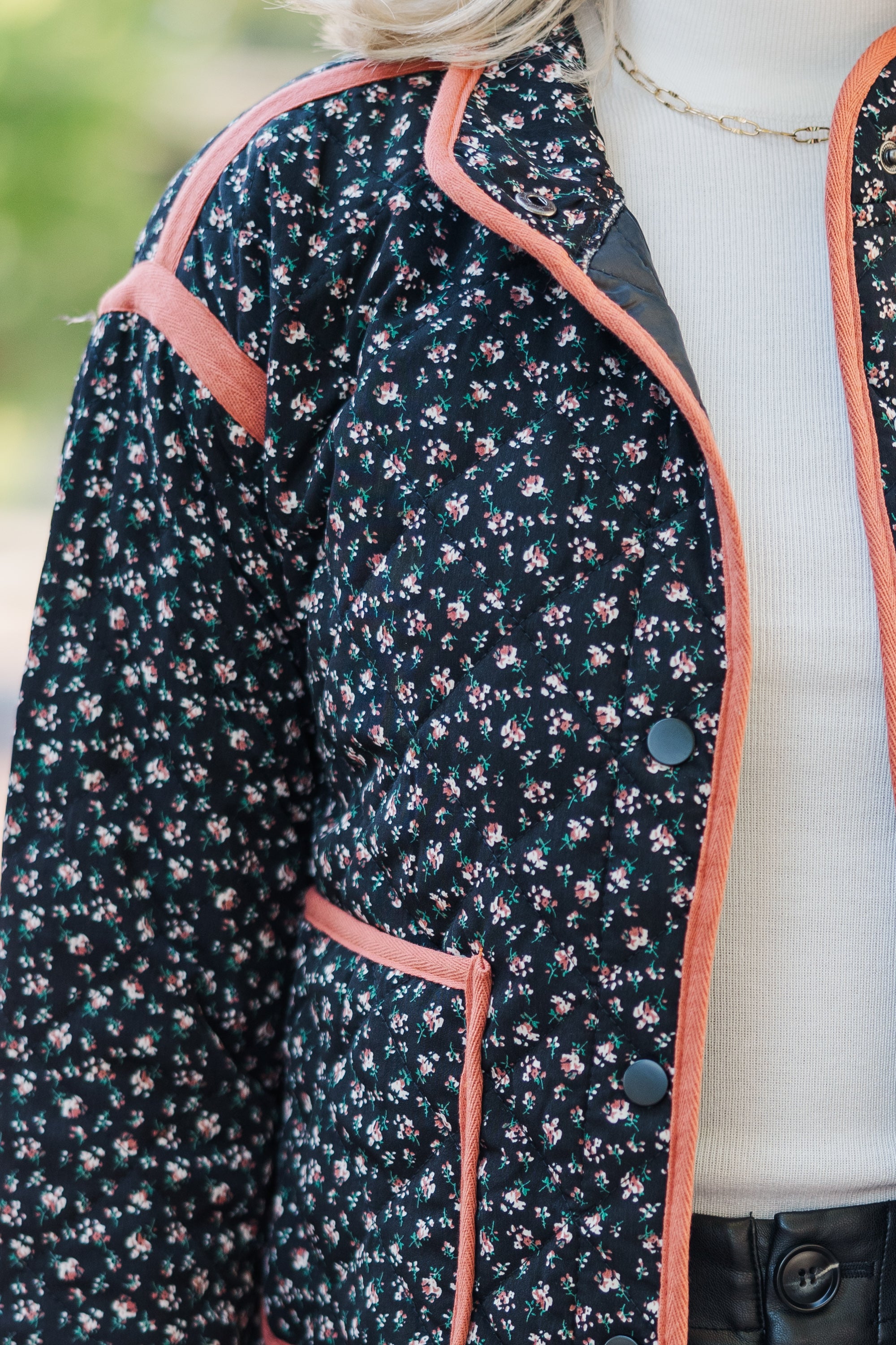 Stylish Black Ditsy Floral Jacket for Women - Trendy Spring & Fall Outerwear - Perfect for Dating, Parties & Casual Outings