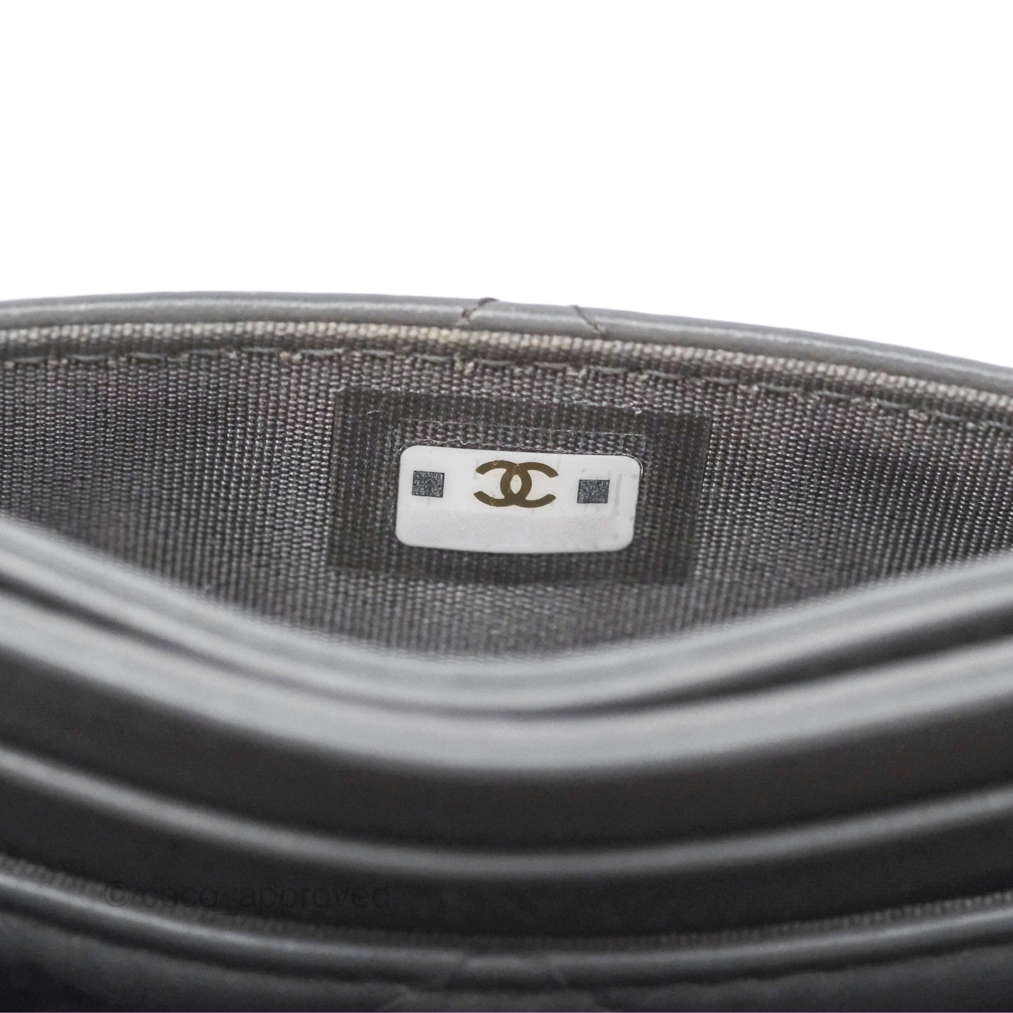 Chanel 19 Quilted Flat Card Holder in Dark Grey Lambskin Leather - Luxury Women's Wallet for Everyday Use & Travel Essentials