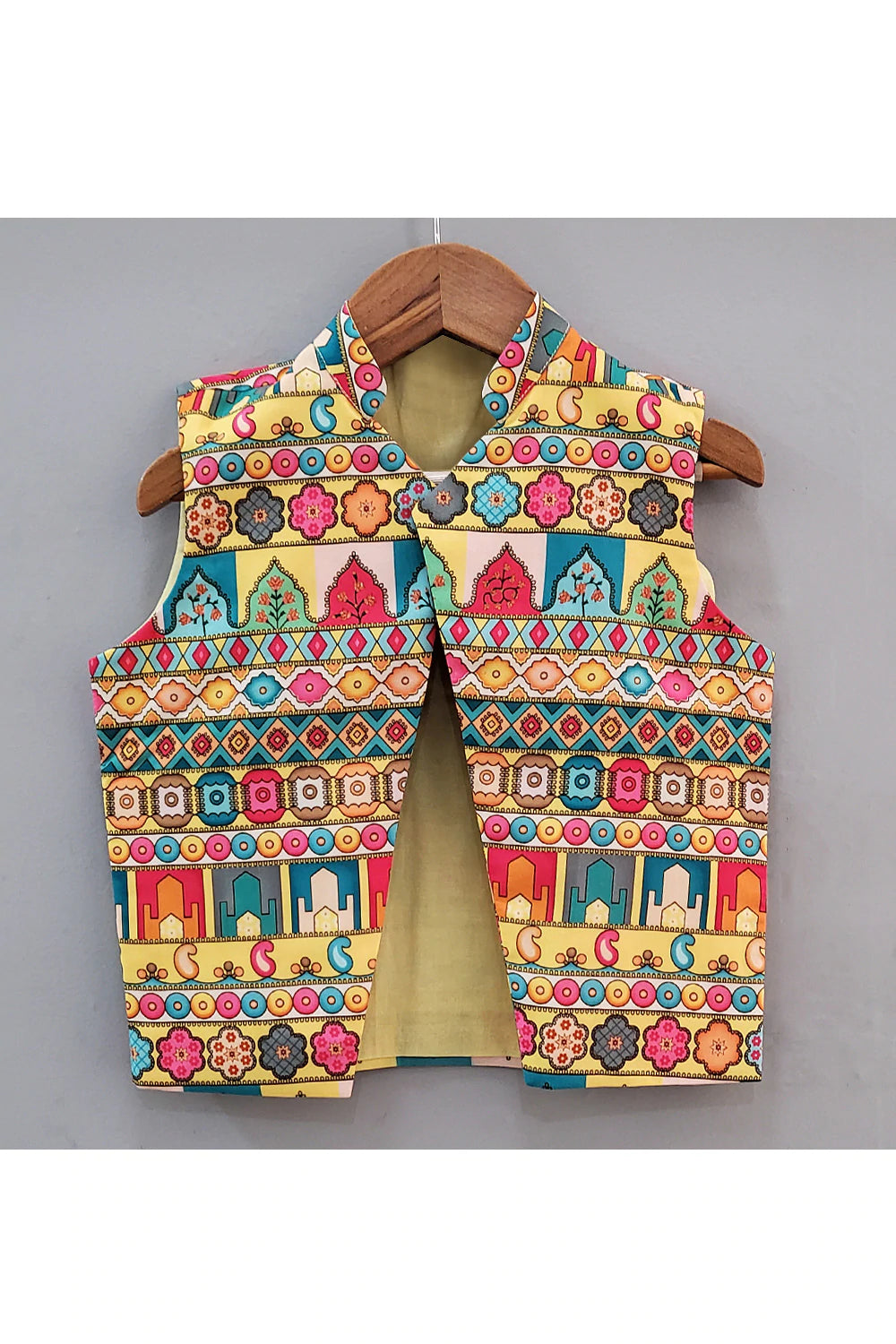 Pre Order: Stylish Drape Kurta with Half Jacket Set for Women – Perfect for Festivals, Weddings & Ethnic Occasions