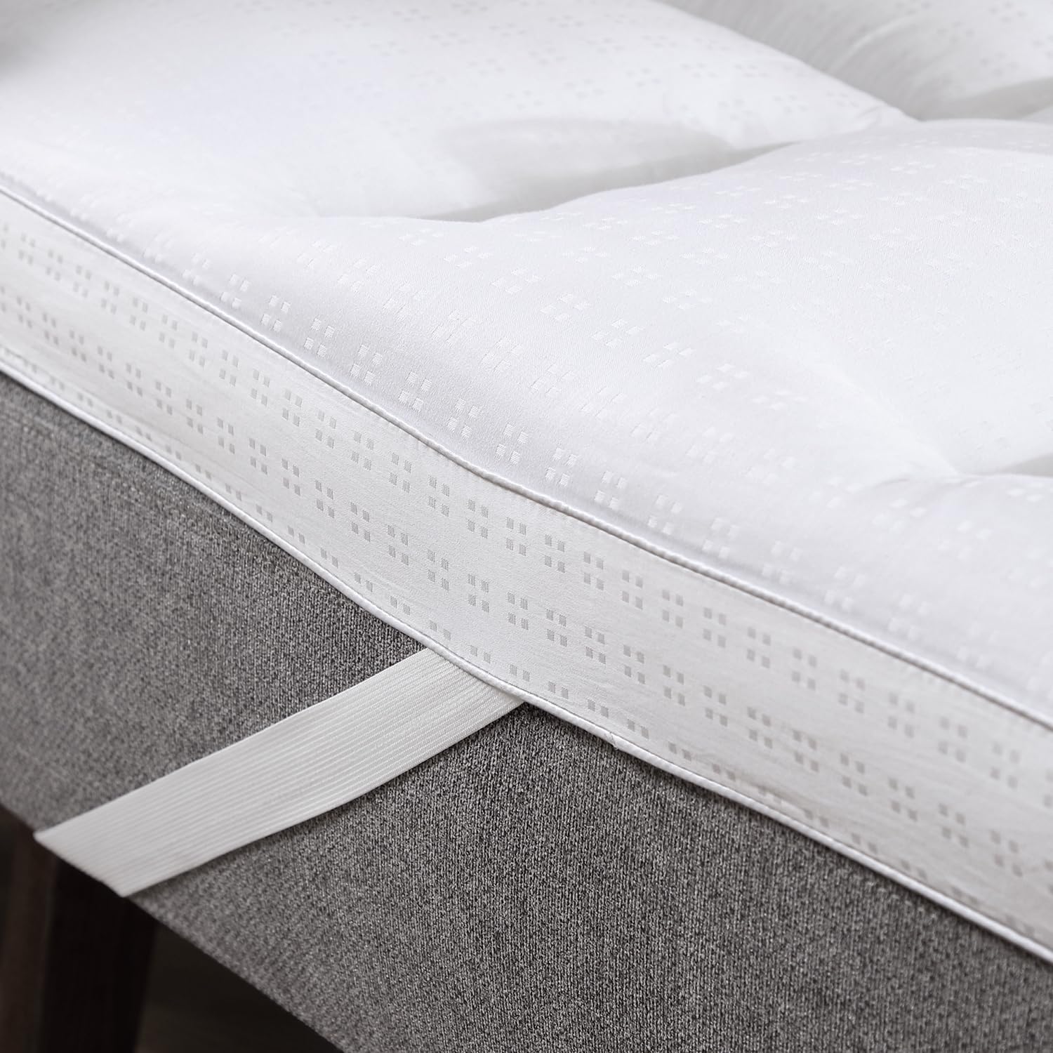 CirclesHome White Full Size Futon Mattress Topper with Anti-Slip Anchors - Plush Down Alternative Filling, Soft & Hypoallergenic Cover (54