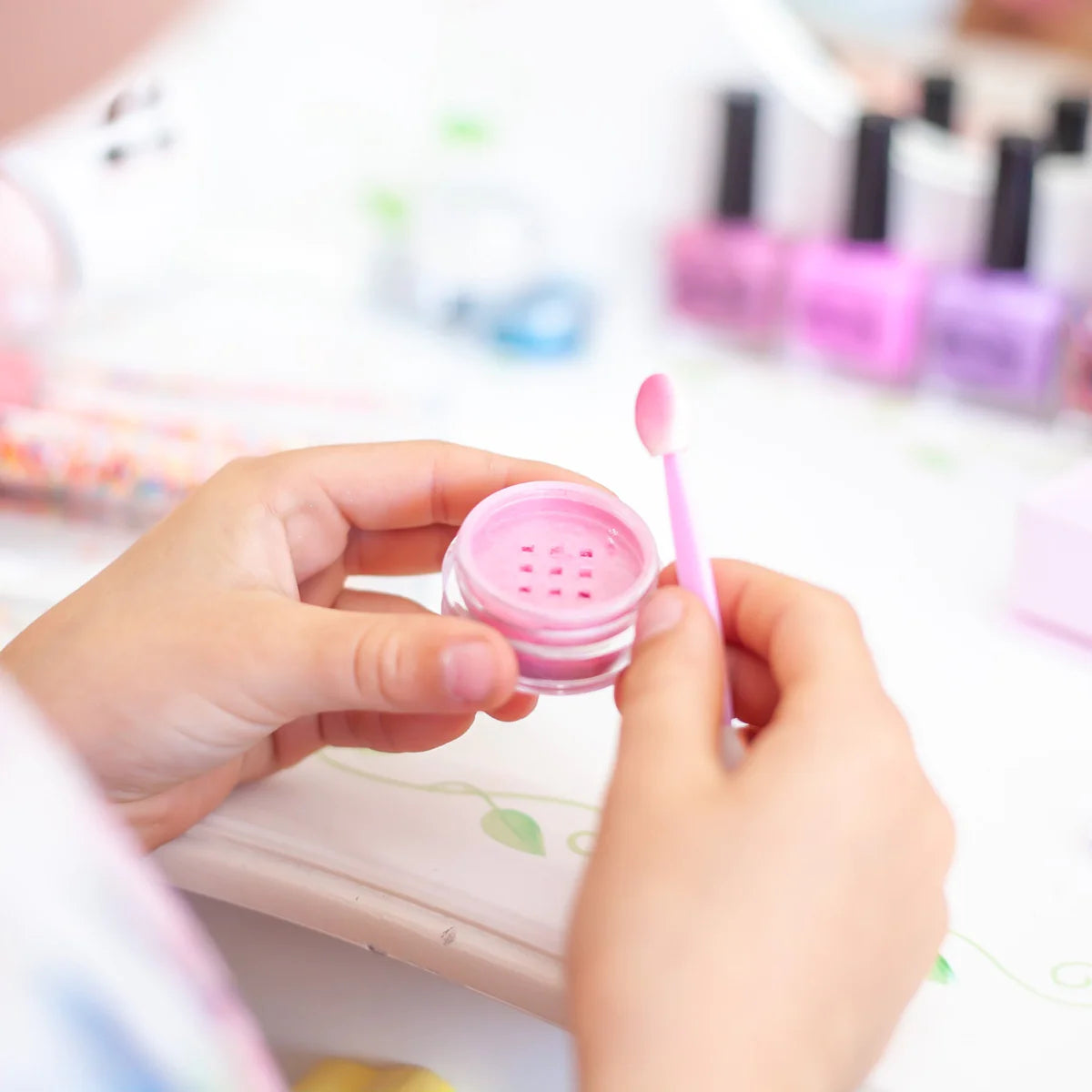 Oh Flossy Play Makeup Eyeshadow Palette - Non-Toxic Kids Pretend Makeup Kit for Girls, Perfect for Dress Up & Role Play Games (Birthday Gift, Party Fun)