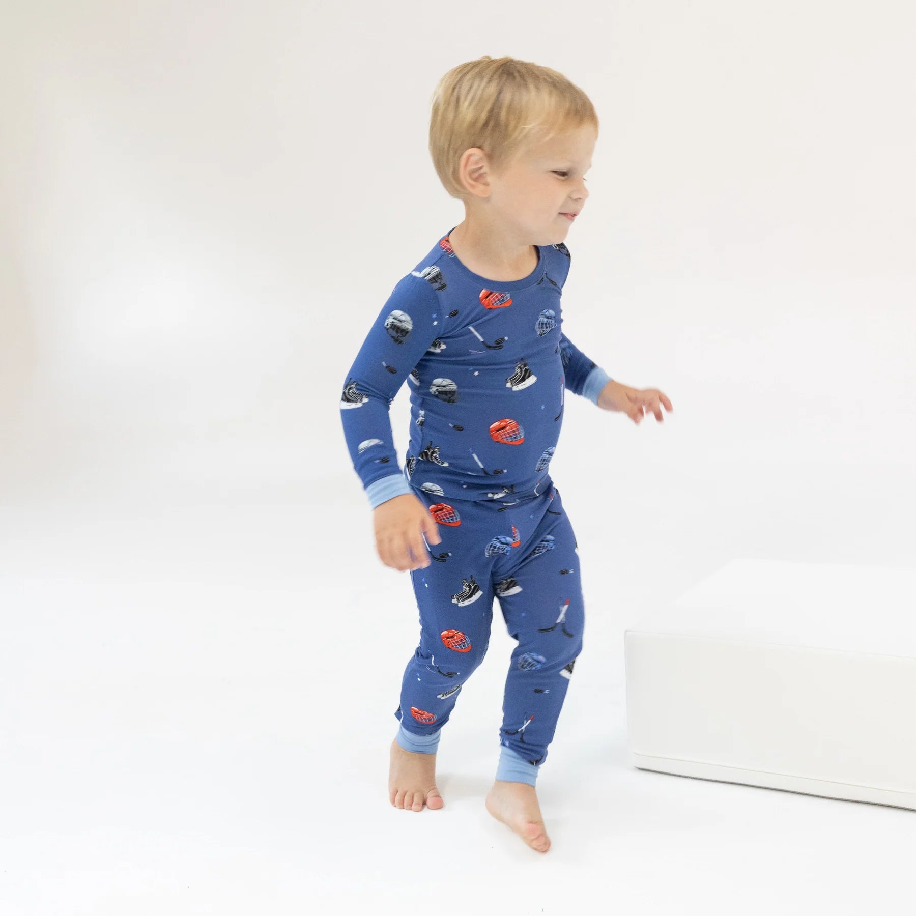 Comfortable Hockey Loungewear Set for Men & Women - Soft & Breathable Jogger Pants & Hoodie - Perfect for Relaxing at Home, Post-Game Recovery & Casual Outfits