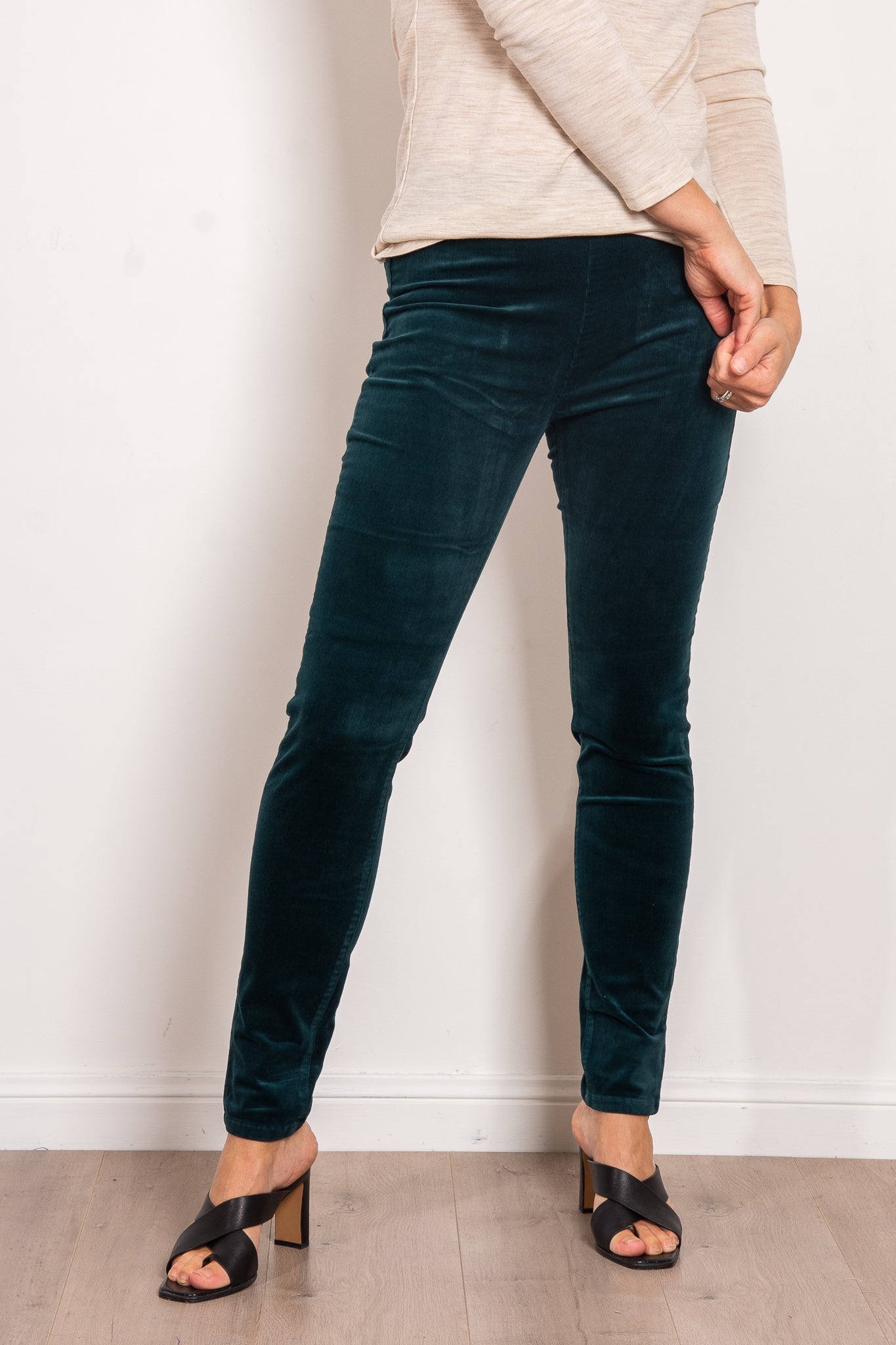 Vassalli Women's Fine Skinny Corduroy Pull On Pants - Stretch Comfort Fit for Work, Casual & Travel
