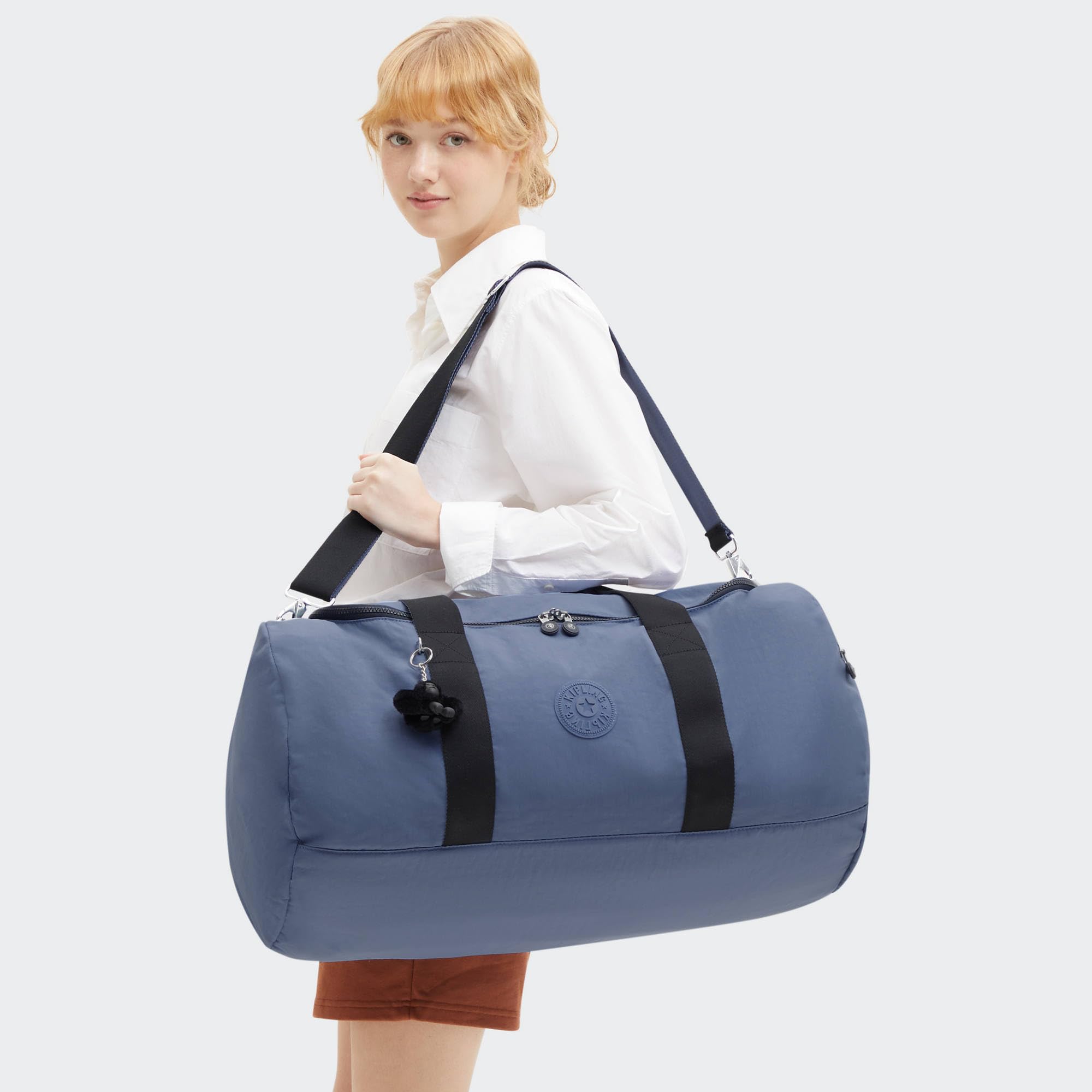 Kipling Argus Medium Duffle Bag - Lightweight Travel Duffel for Women & Men, Water-Resistant Gym Bag with Shoulder Strap - Perfect for Workout, Weekend Trips & Carry-On Luggage