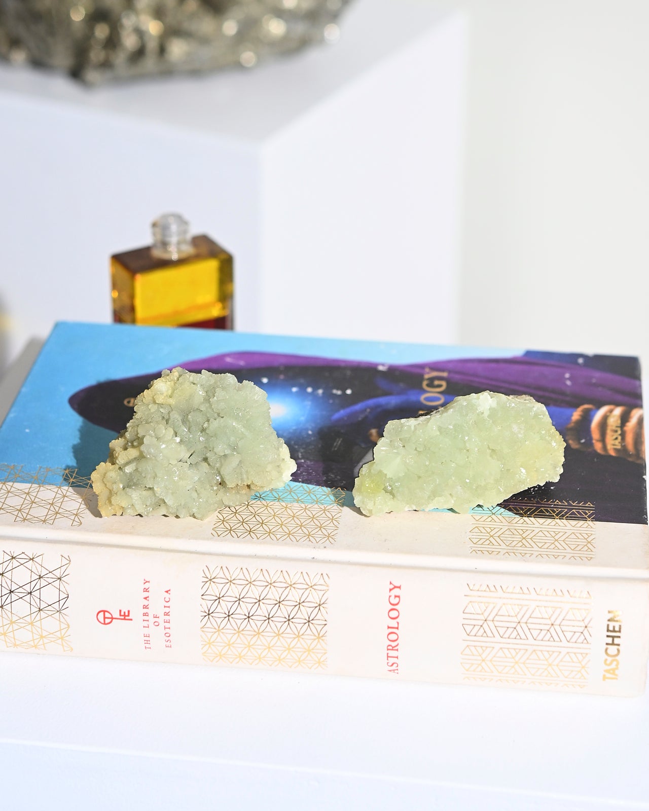 Natural Prehnite Crystal Cluster - Healing Stone for Meditation, Energy Cleansing & Home Decor - Perfect for Spiritual Healing, Chakra Balancing & Gifts