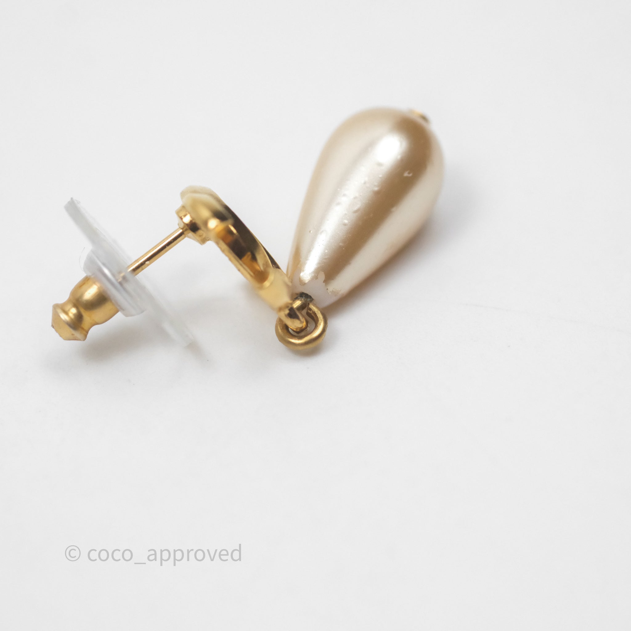 Chanel CC Drop Pearl Earrings in Gold Tone - Luxury Pearl Dangle Earrings for Women, Perfect for Parties, Weddings & Special Occasions