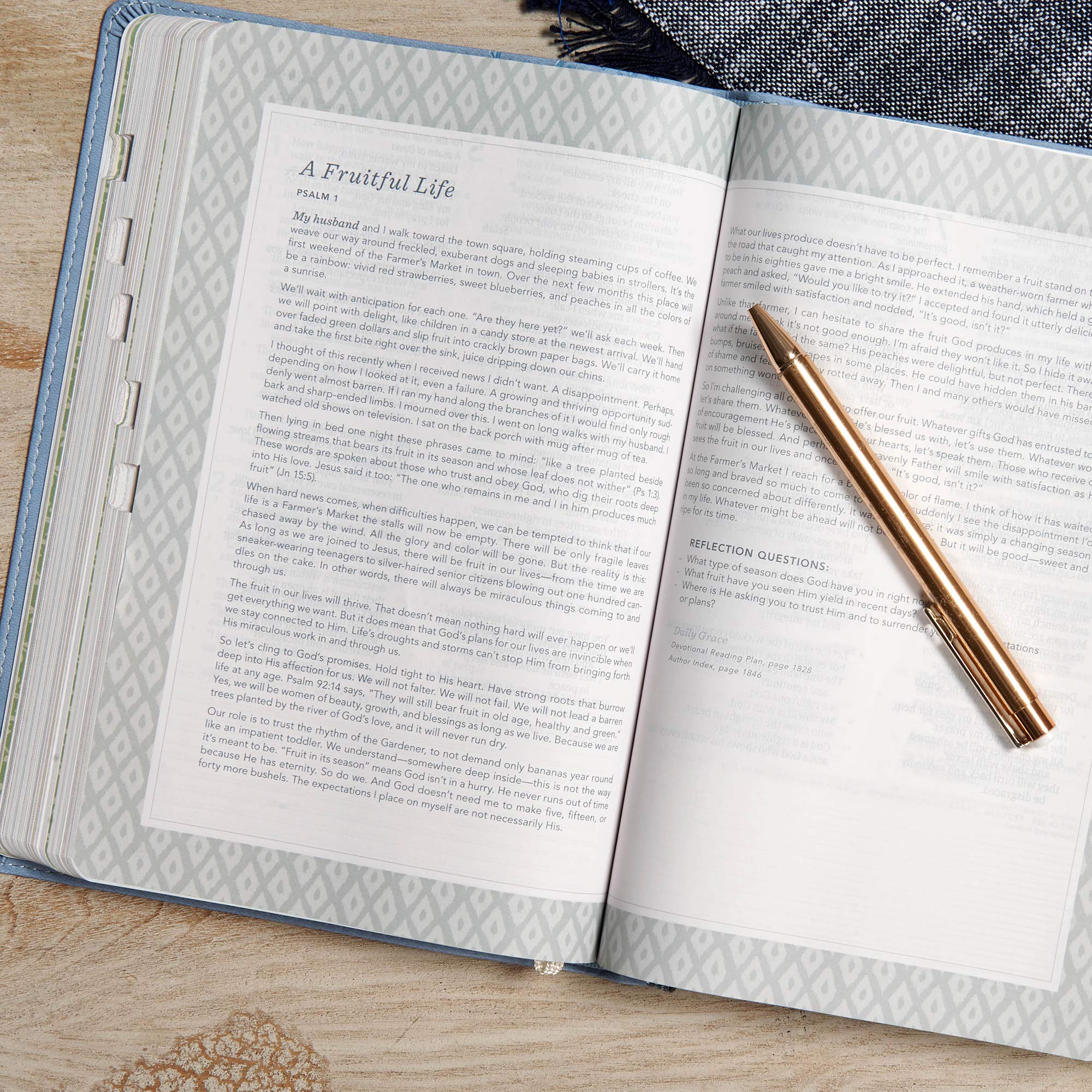 CSB Devotional Bible - Blue LeatherTouch, Indexed, Devotionals & Journaling for Women's Daily Faith