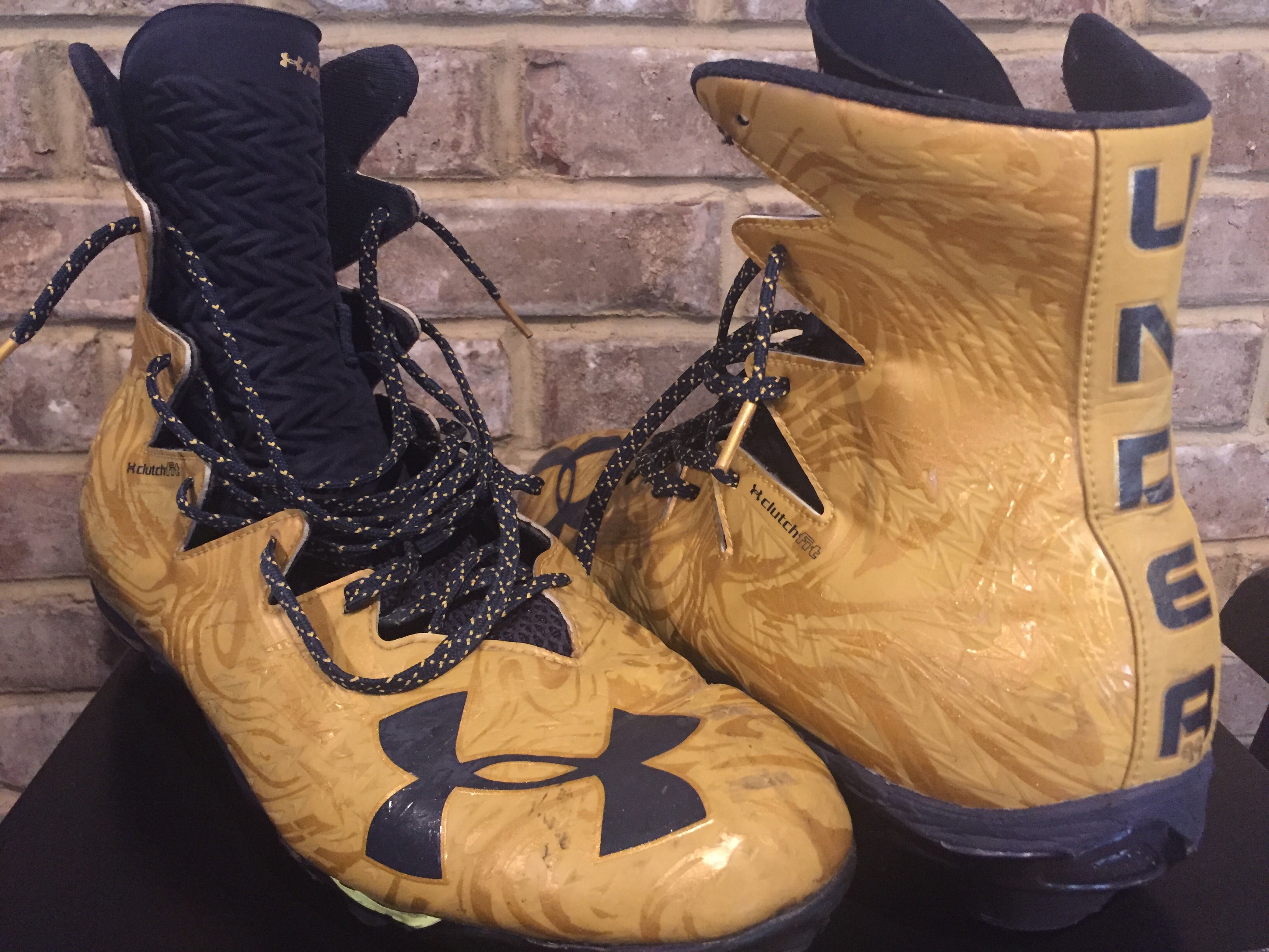 Authentic Jerry Tillery 2017 Notre Dame Game Used Under Armour Cleats #99 - Perfect for Football Collectors, Sports Memorabilia & Fan Display