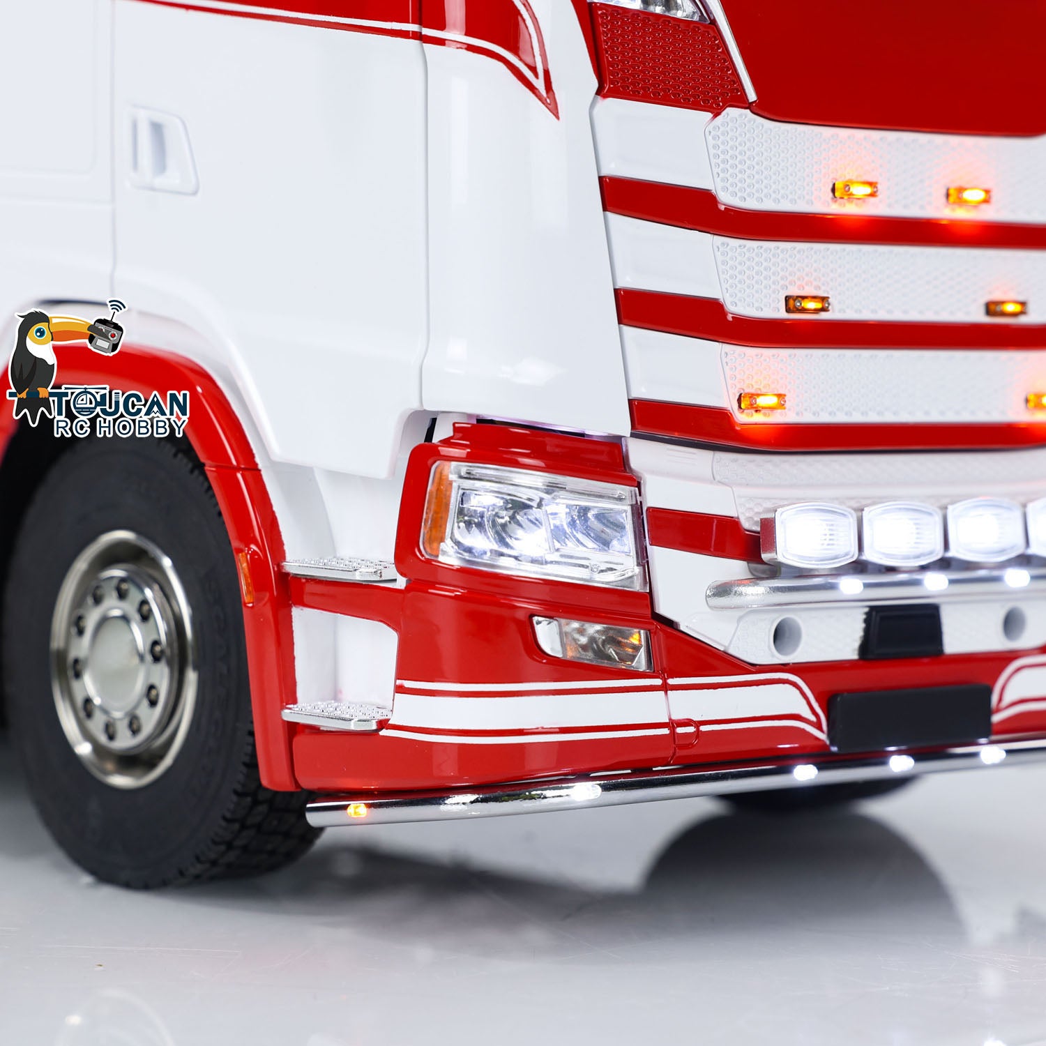 1/14 Scale RC Tractor Truck 770S - 6x6 Metal Chassis with Light, Sound & Smoke Effects - 3-Speed Transmission & Differential Lock - Openable Cabin - I6S Remote Control - Perfect for Off-Road Adventures & Construction Play