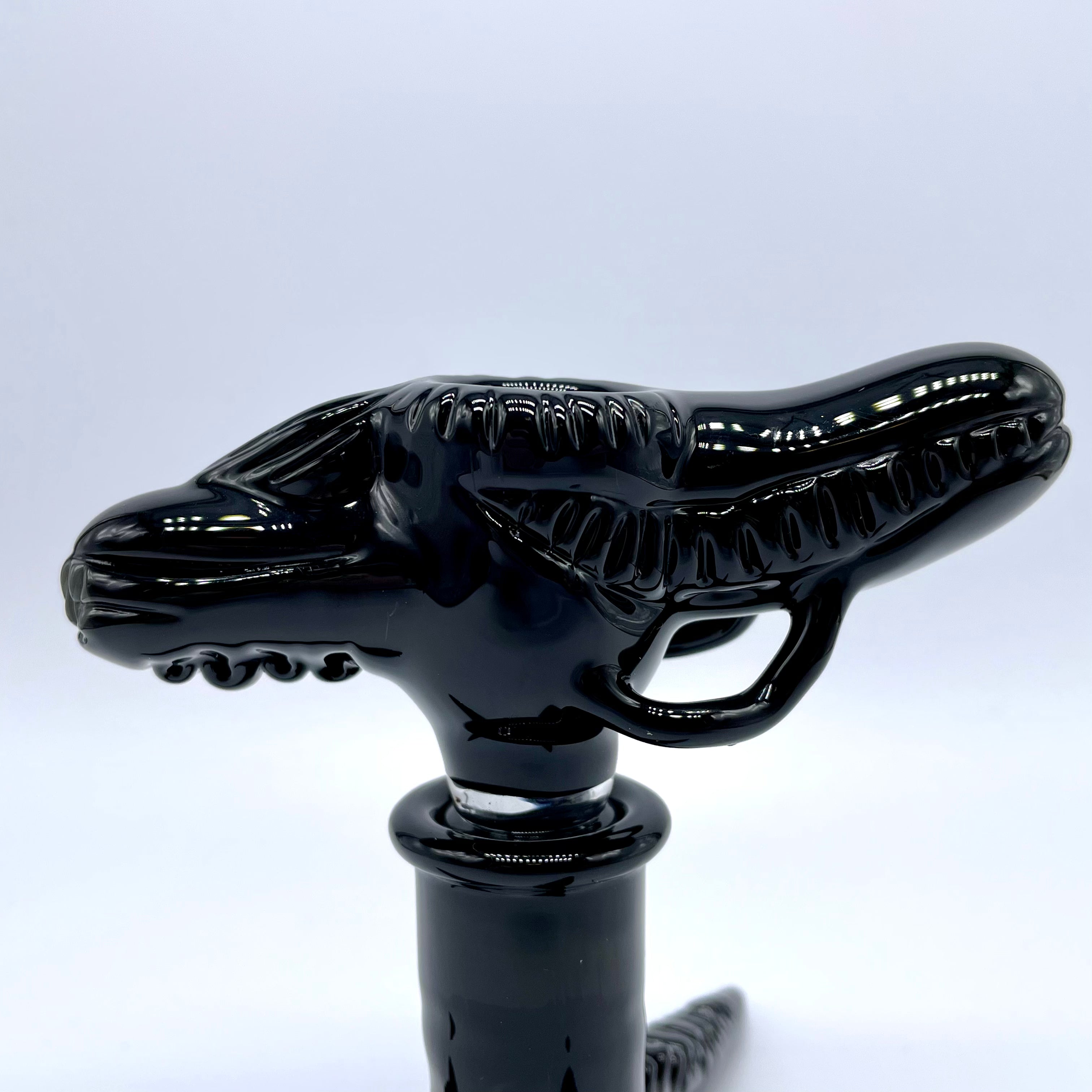 18mm Xenomorph Alien Movie-Inspired Glass Slide with Stand - Perfect for Smoking Accessories, Collectibles & Sci-Fi Fans
