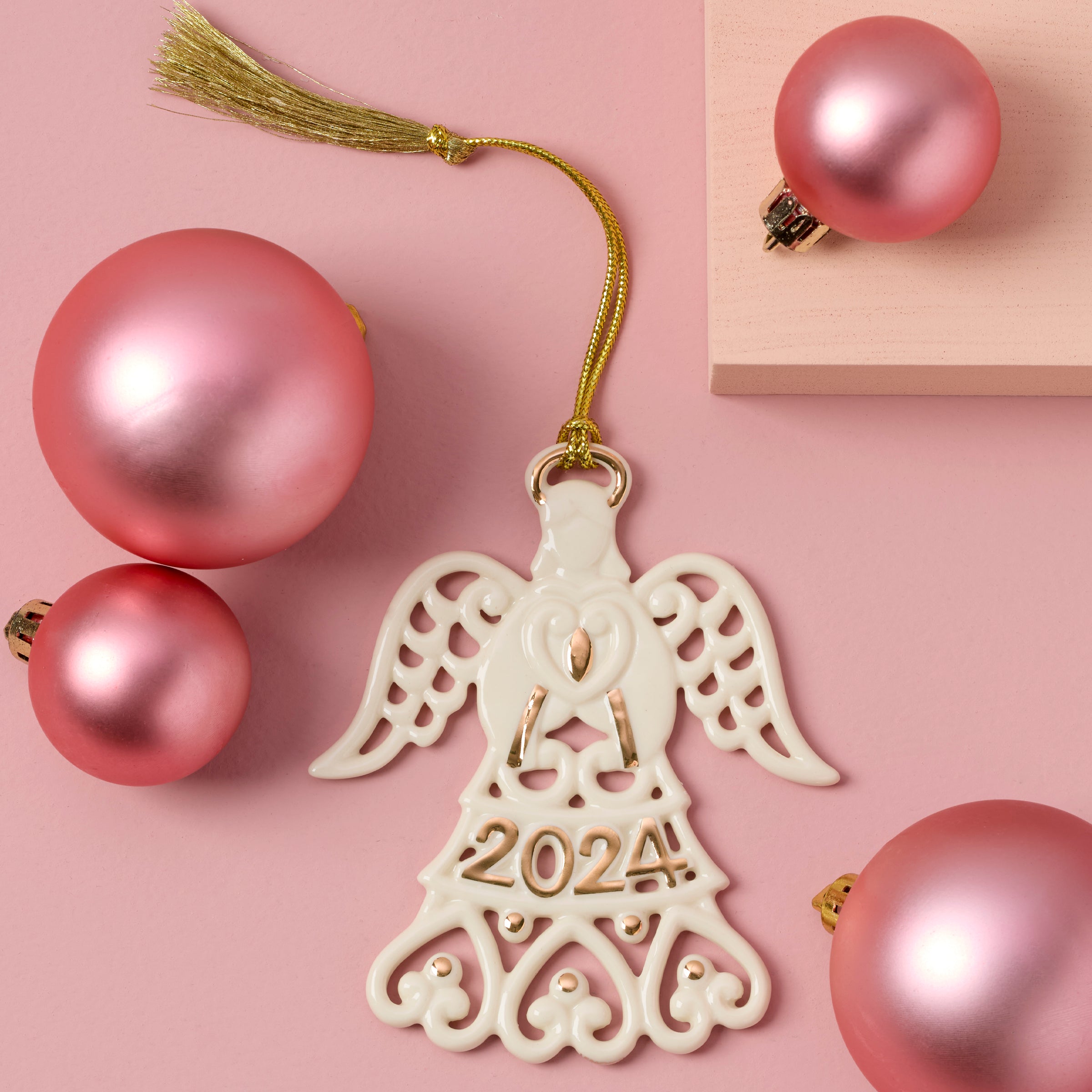 2024 A Year To Remember Angel Ornament - Christmas Tree Decorations, Holiday Home Decor, Gift for Collectors & Christmas Lovers