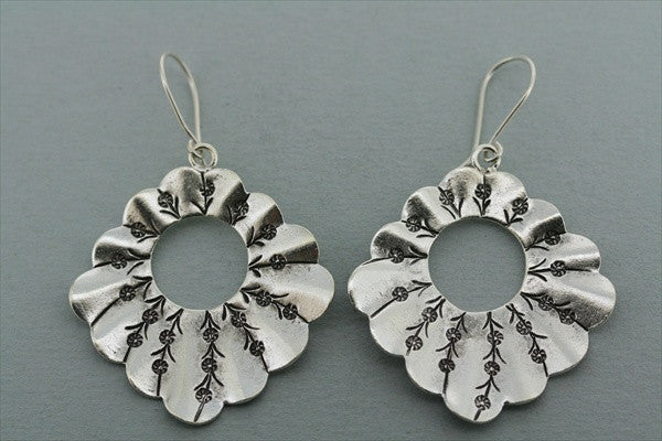 Scalloped Floral Earrings for Women - Elegant Vintage Dangle Earrings for Party, Wedding & Everyday Wear