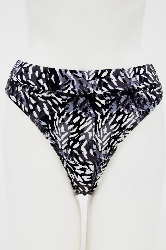 Black La Thong Underwear - Soft Bamboo Fabric for Women - Perfect for Daily Wear, Yoga & Lounge