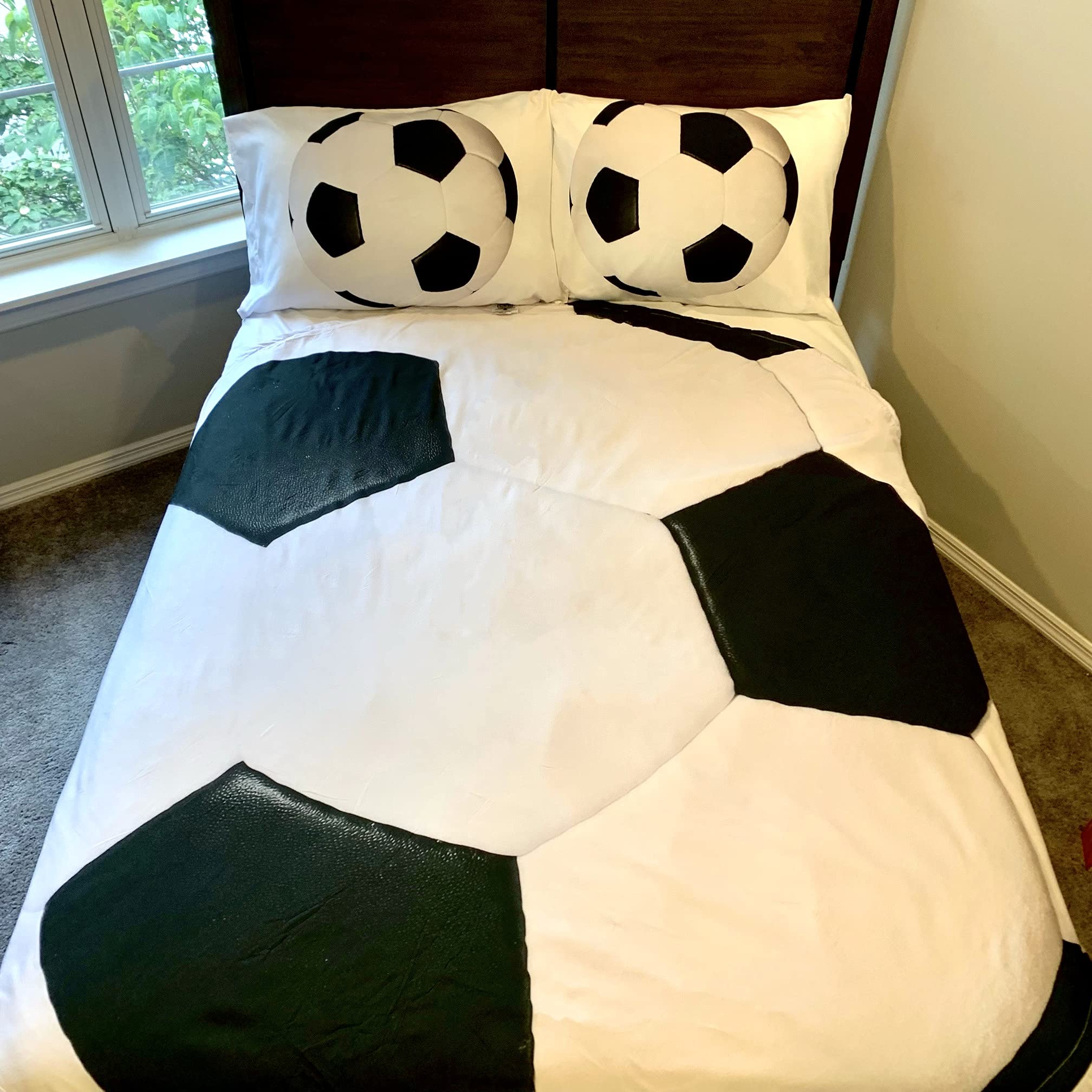 5-Piece Kids Twin Soccer Bedding Set - Round Comforter, 2 Pillowcases, Fitted Sheet | Super Soft Microfiber Flannel | Perfect for Boys' Bedroom, Sports Theme Decor & Sleepovers