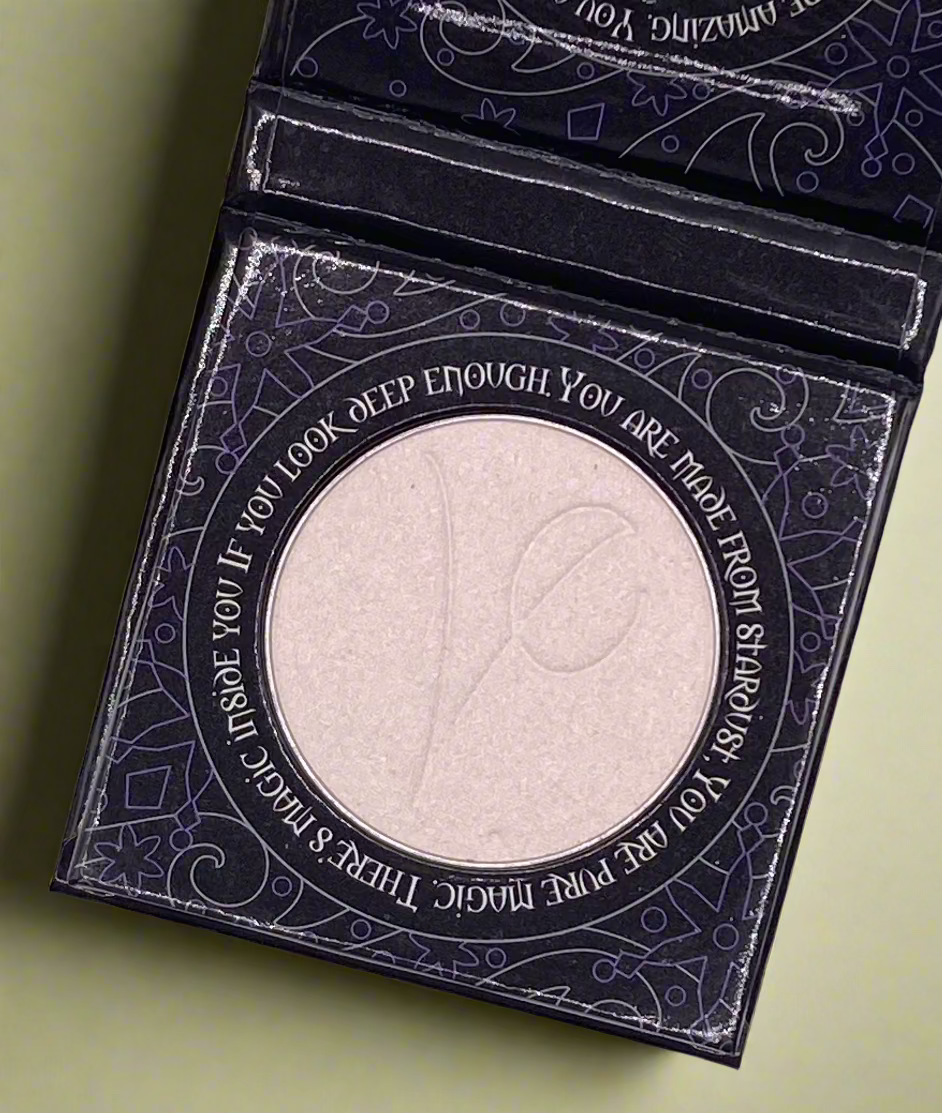 Ethereal Highlighter - Glow & Shine Makeup for a Radiant Look | Perfect for Everyday Glam & Special Occasions