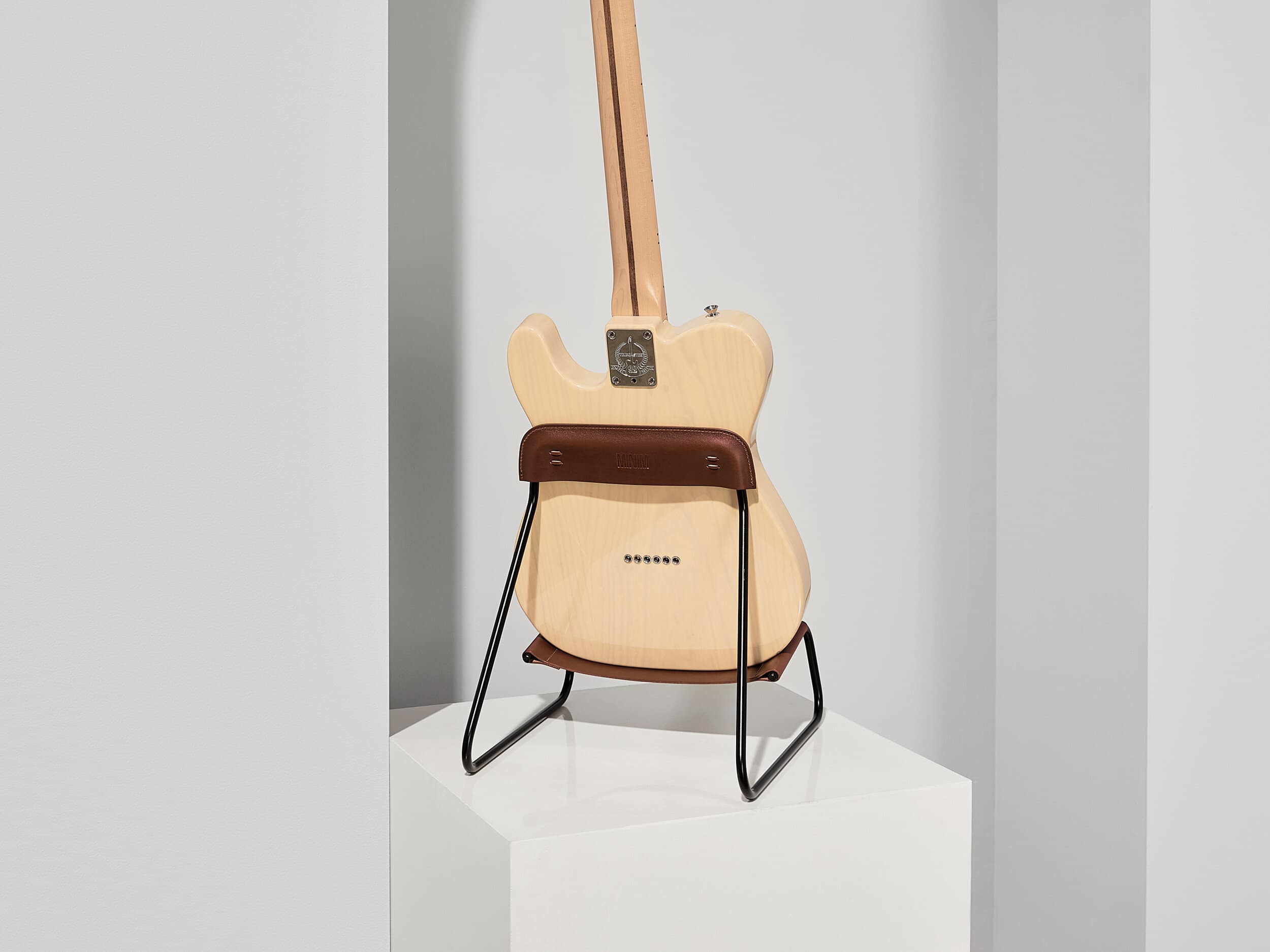 MINIM Sling Guitar Stand - Lightweight & Portable Tan/Black - Perfect for Acoustic & Electric Guitars - Ideal for Home, Studio & Travel Use
