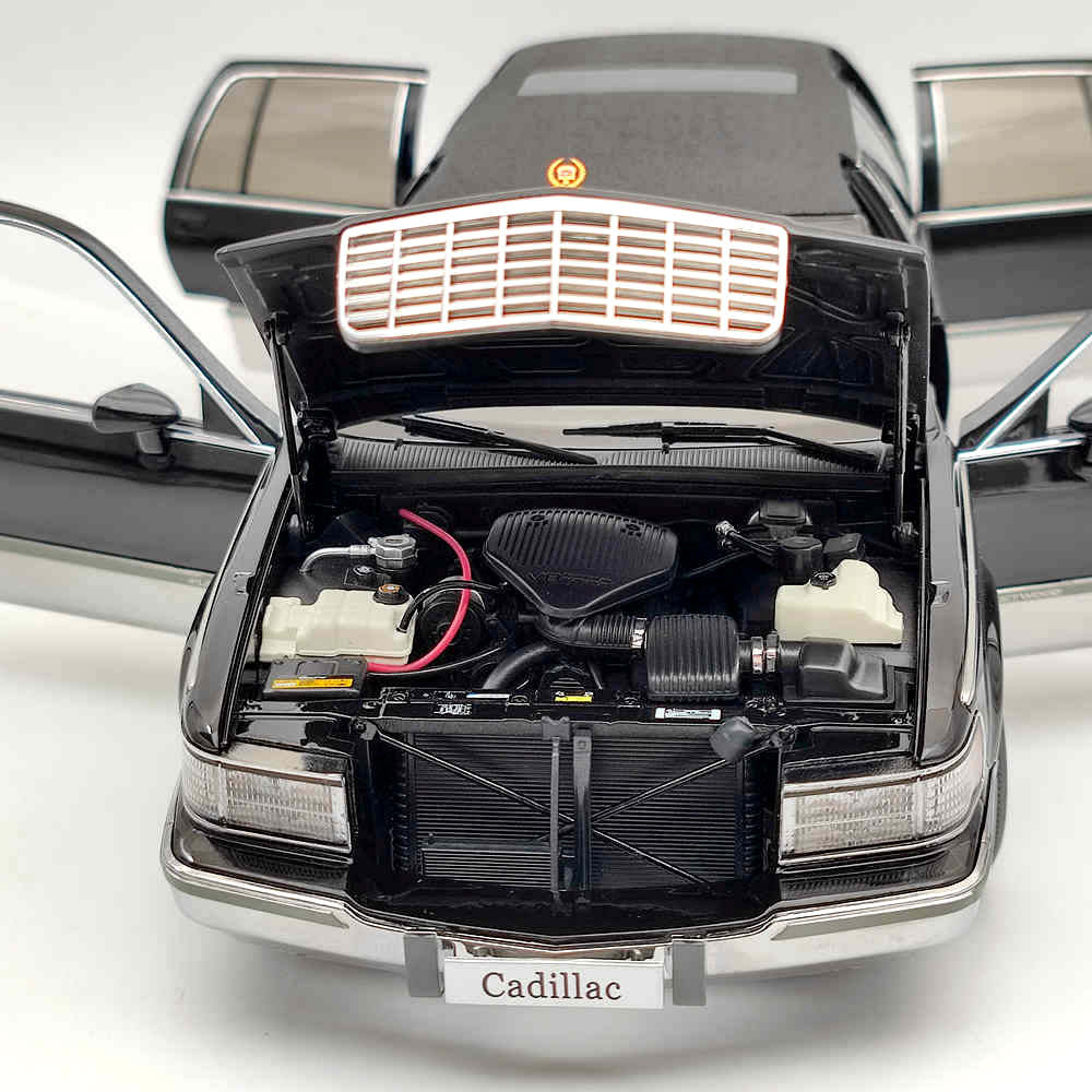 1:18 Scale Cadillac Fleetwood Long Wheelbase Diecast Model Car - Gold Logo Limited Edition (Only 99 Pieces) - Collectible Toy Car Gift for Adults & Car Enthusiasts - Perfect for Display, Collection and Special Occasion Gifts
