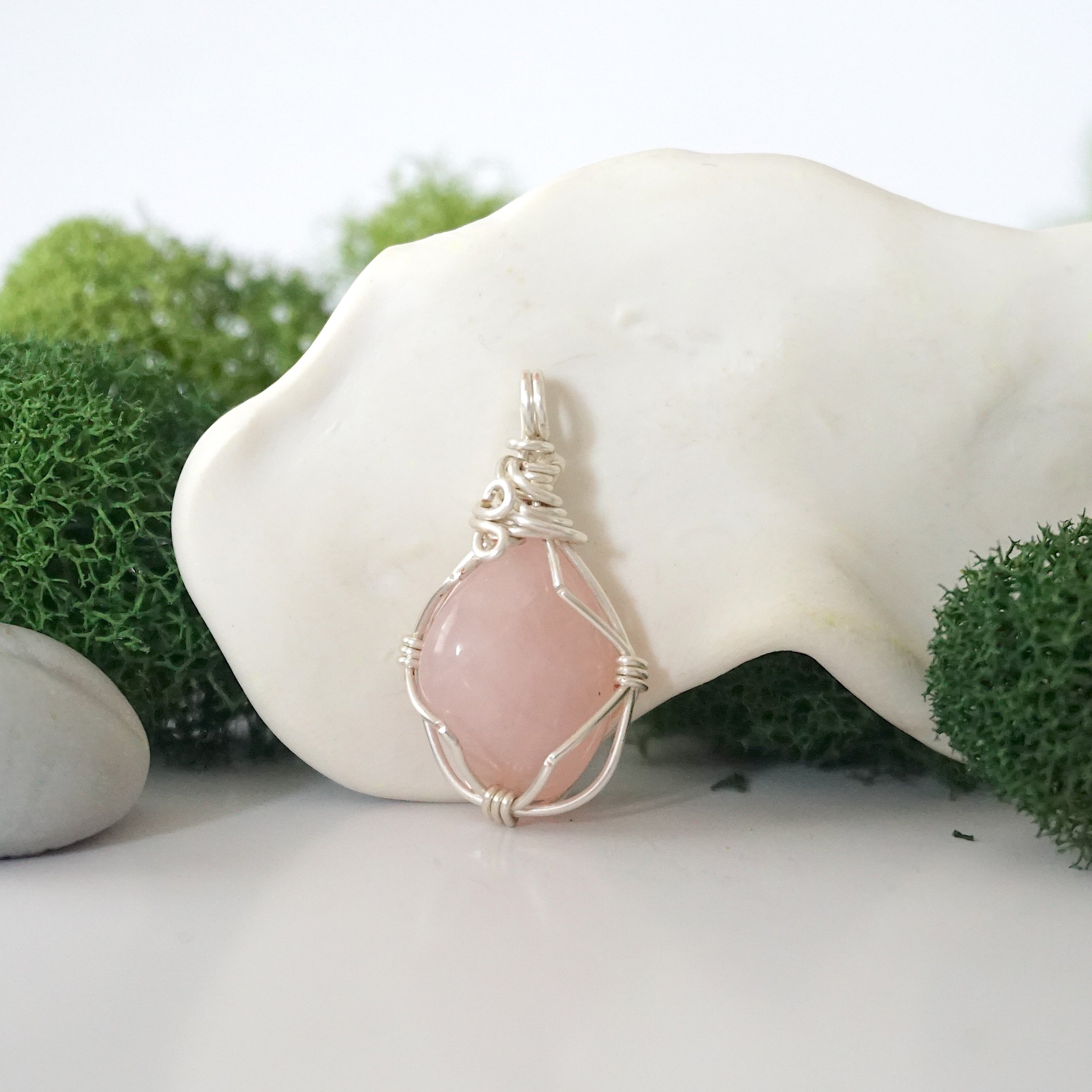 Simple Birthstone Necklace - Rose Quartz Crystal Pendant for Women | Elegant Jewelry Gift for Birthday, Anniversary & Valentine's Day | Perfect for Everyday Wear & Special Occasions