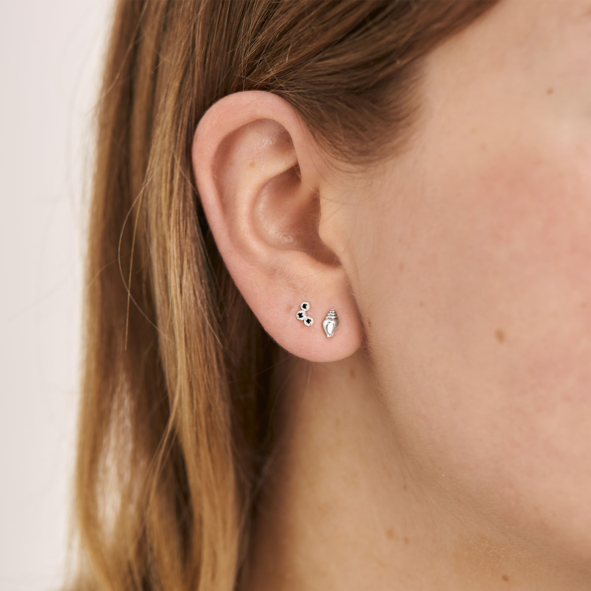 Conch Seashell Stud Earrings for Women - Natural Ocean Beach Style Jewelry - Perfect for Summer, Boho Fashion & Beach Vacations