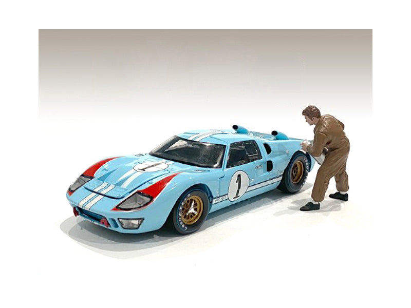 American Diorama 1/24 Scale Race Day 1 Figurine VI - Realistic Pit Crew Model for Car Racing Dioramas, Slot Car Tracks & Miniature Displays