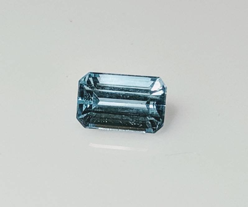 1.35ct Natural Genuine Brazilian Aquamarine Gemstone - 8x5mm Emerald Cut VVS Loose Stone for Jewelry Making, Engagement Rings & Custom Designs
