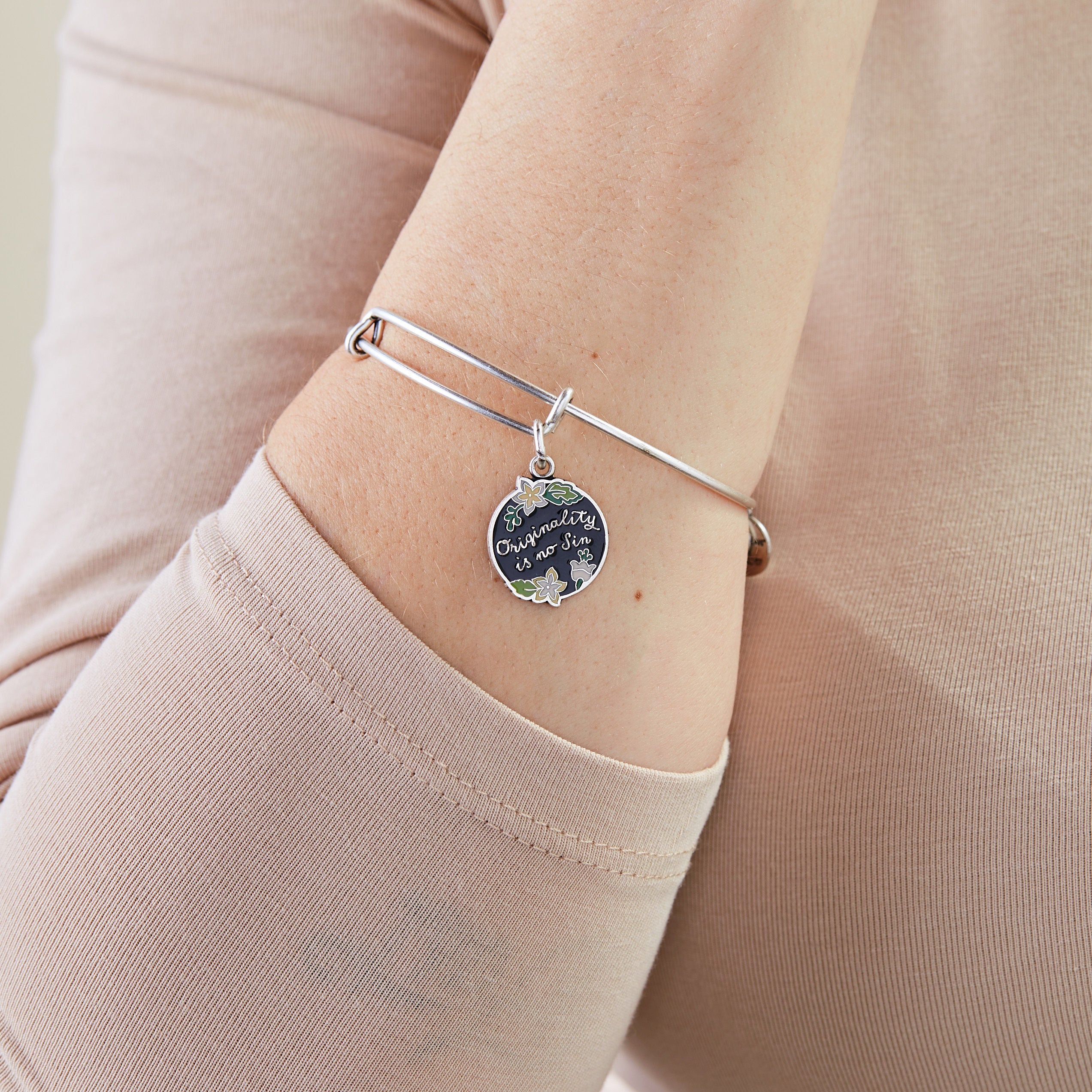 Frida Kahlo 'Originality is No Sin' Charm Bangle Bracelet - Unique Artistic Jewelry for Women, Fashion Statement Accessory - Perfect for Gifts, Parties, and Everyday Wear
