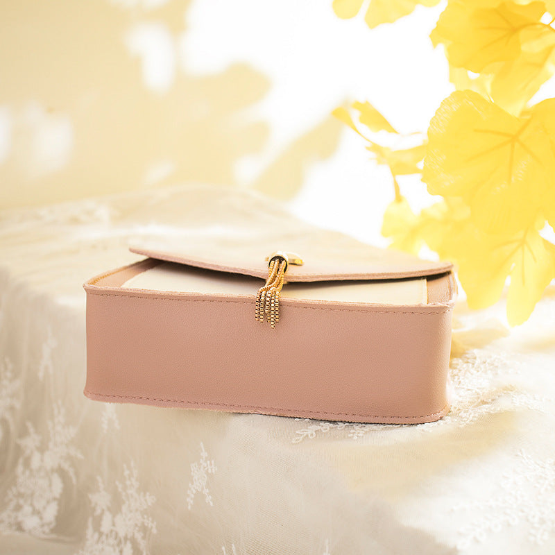 Stylish Small Crossbody Bags for Women with Cat Lock & Chain - Fashionable Messenger Purse for Daily Use, Travel & Shopping