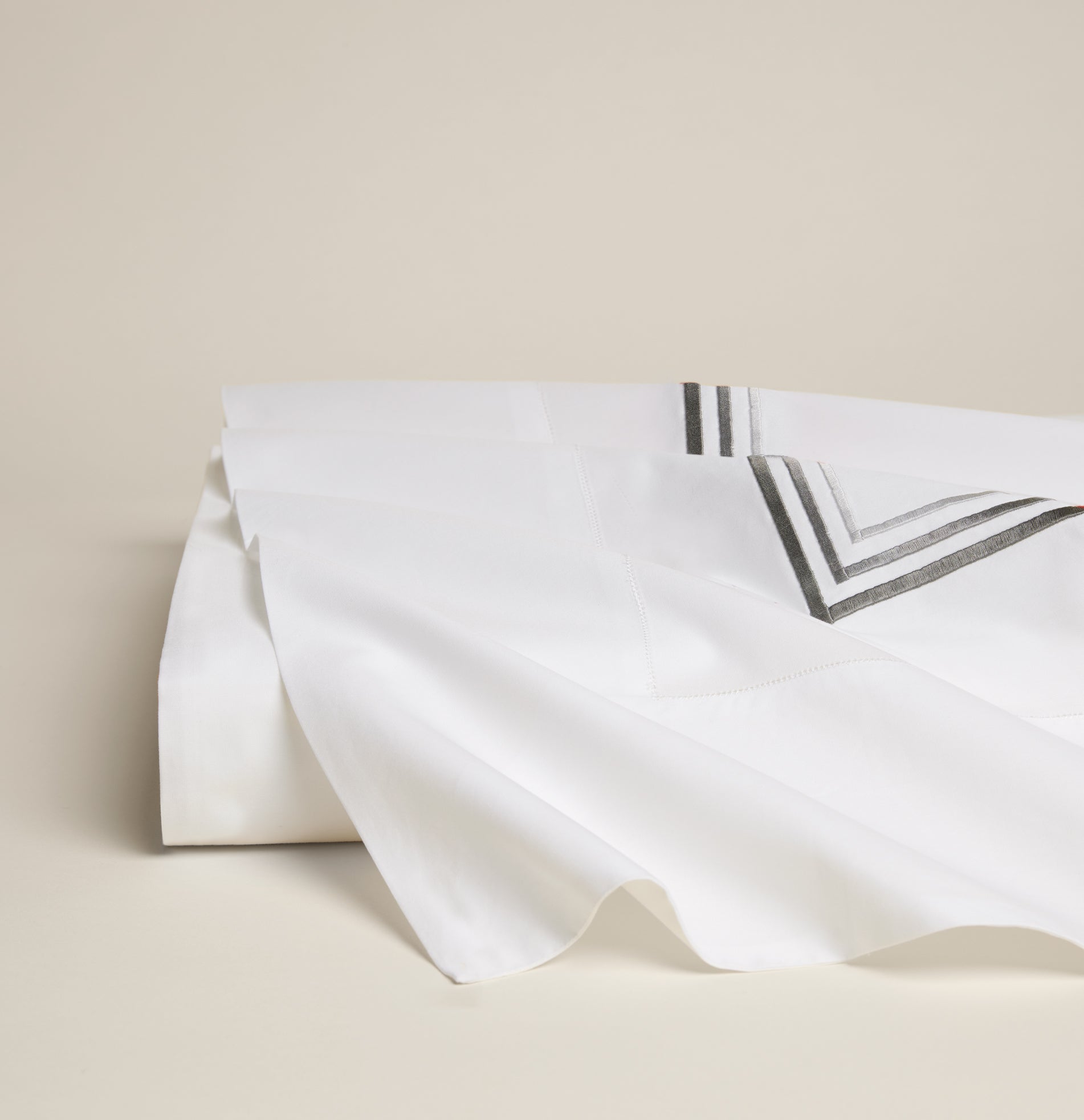 Tre Righe Ombre Flat Sheet - Soft & Breathable Bed Sheet Set for Comfortable Sleep - Perfect for Home, Hotel, and Guest Room Use