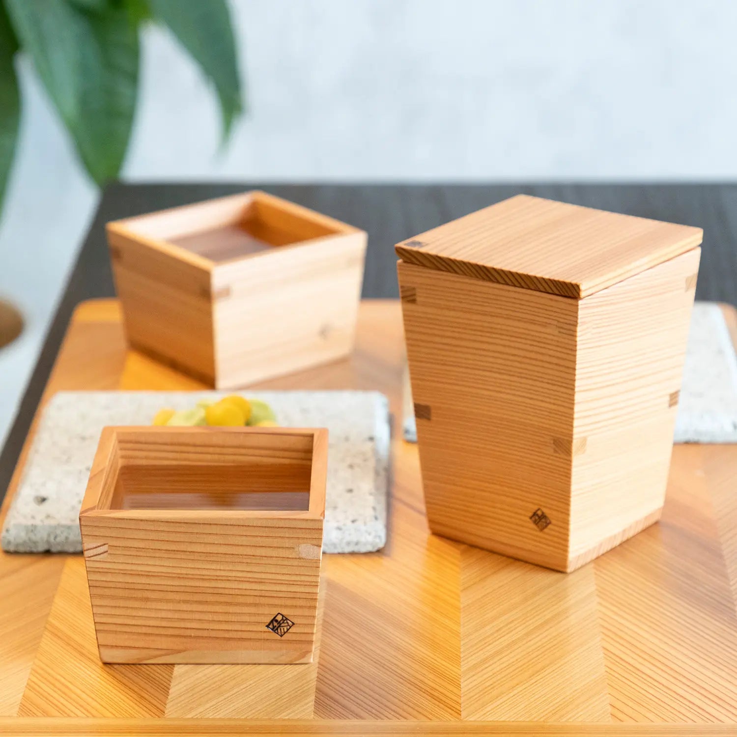 Handcrafted Japanese Cedar Masu Box Sake Cup - Miranda Style Omoeraku for Traditional Japanese Tea Ceremony & Sake Tasting | Perfect for Gift, Home Decor, and Cultural Events