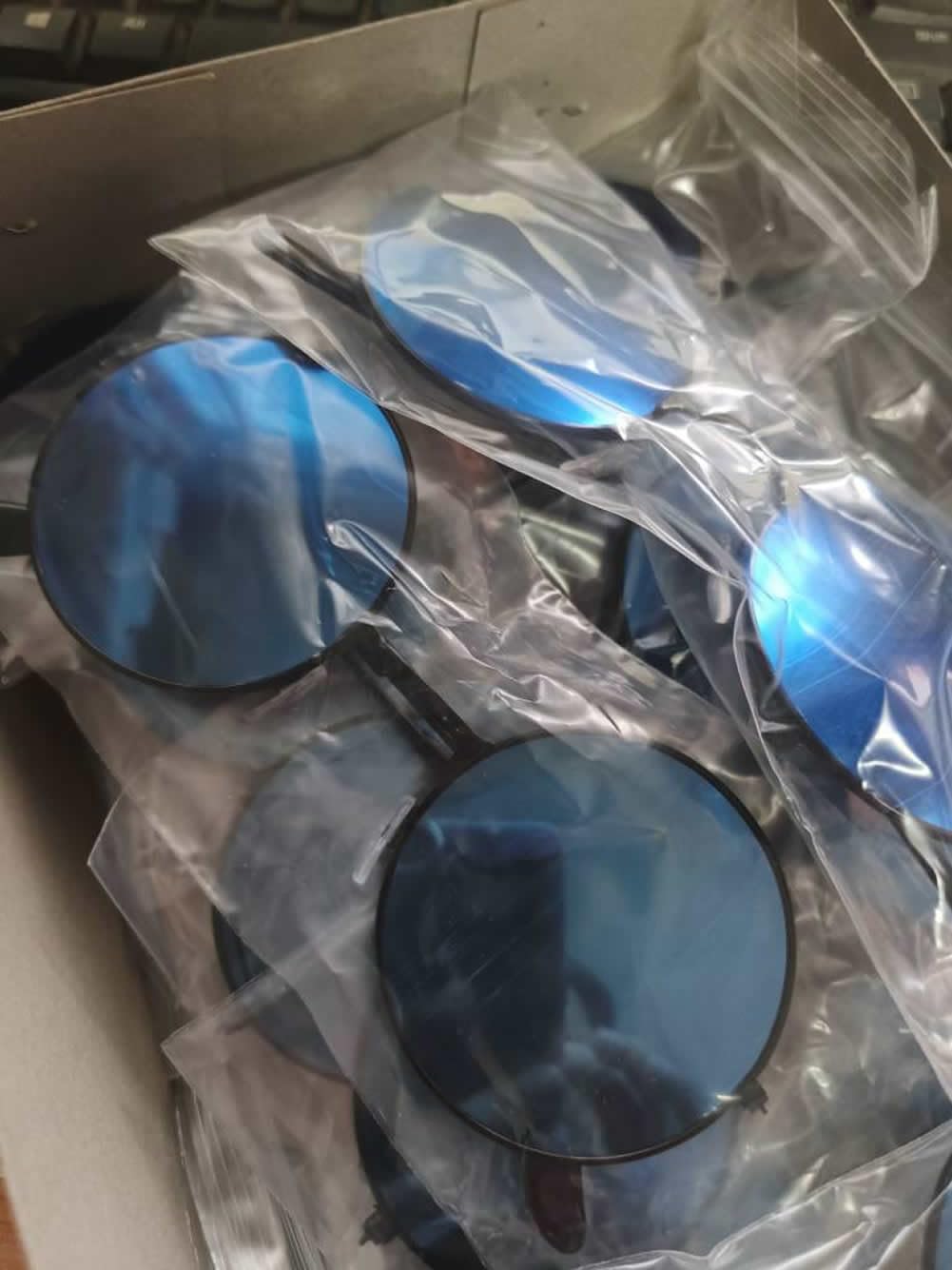 Gojo Satoru Cosplay Glasses with Wig Set - Anime Sunglasses & White Hair Wig for Jujutsu Kaisen Cosplay Costume Accessories - Perfect for Halloween, Comic Con, and Anime Conventions