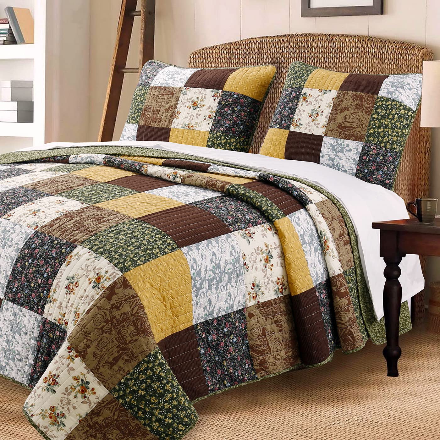 Floral Patchwork Quilt Set 3-Piece 100% Cotton Bedding - Full/Queen Size Comforters for Bedroom Decor, Farmhouse Style & Cozy Home Use