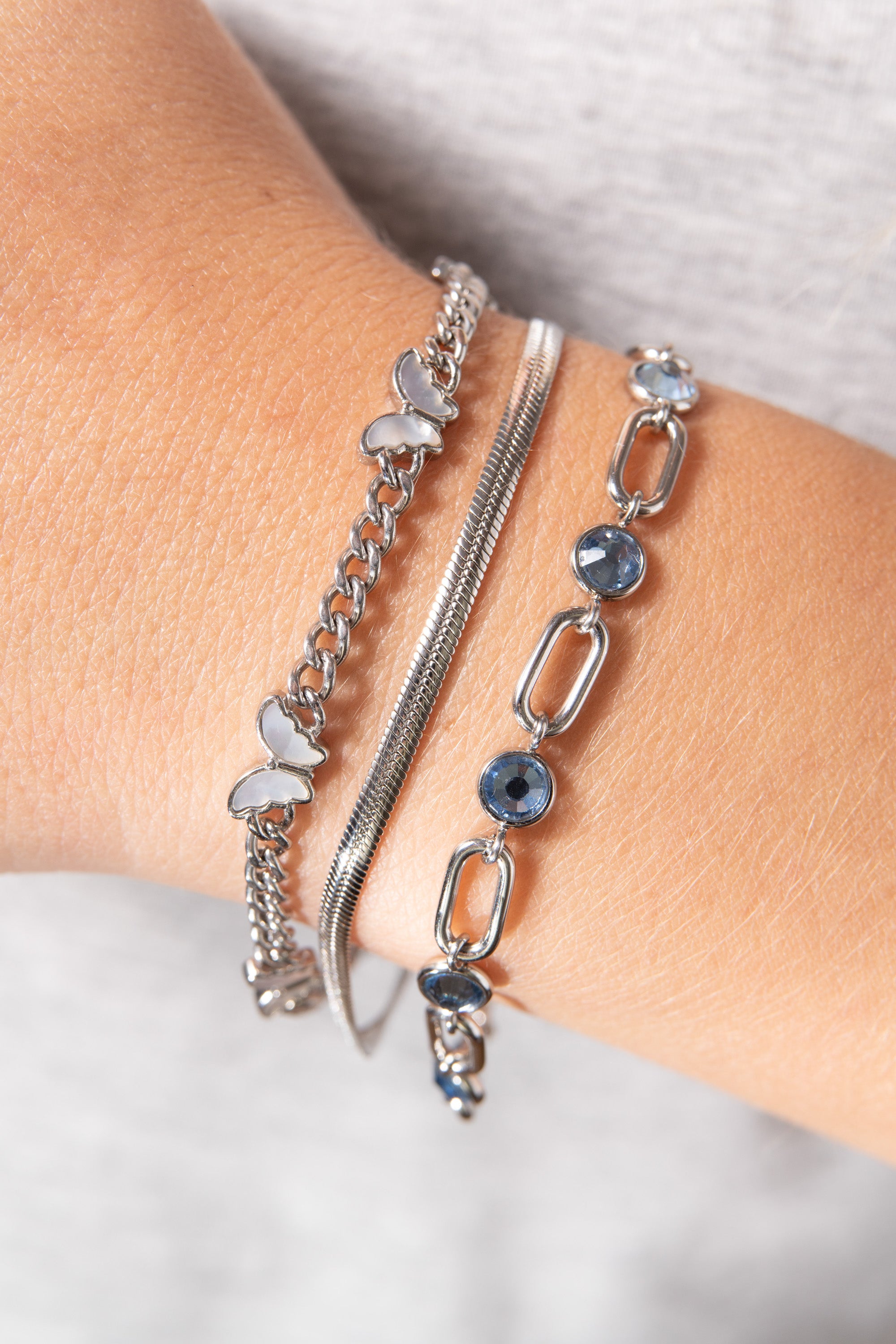 Elegant Butterfly Curb Chain Bracelet for Women - Dainty Gold Silver Jewelry Gift for Her - Perfect for Everyday Wear, Date Night & Special Occasions
