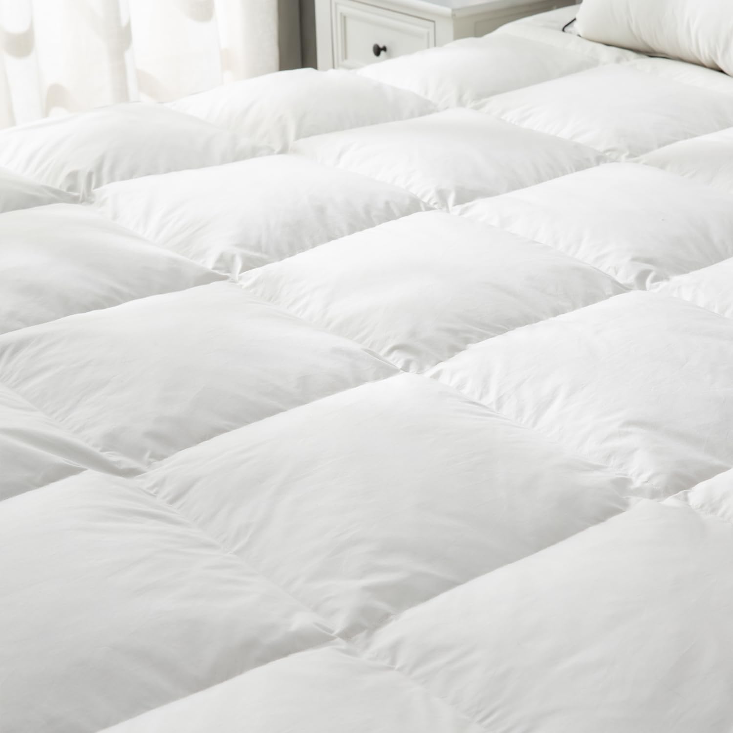 Premium Goose Down Feather Mattress Topper - Plush Soft & Fluffy Baffled Pillowtop with Secure Straps - All Season Comfort for Full Size Bed (54